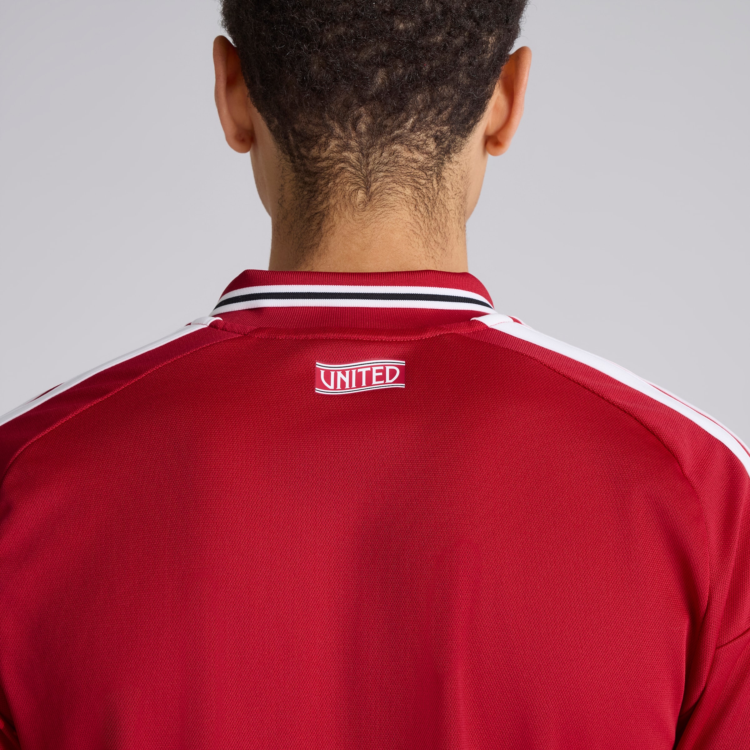 Manchester United 26/27 Home Jersey with Cunha 10 EPL Printing & Badge Rouge Détail [6-6]