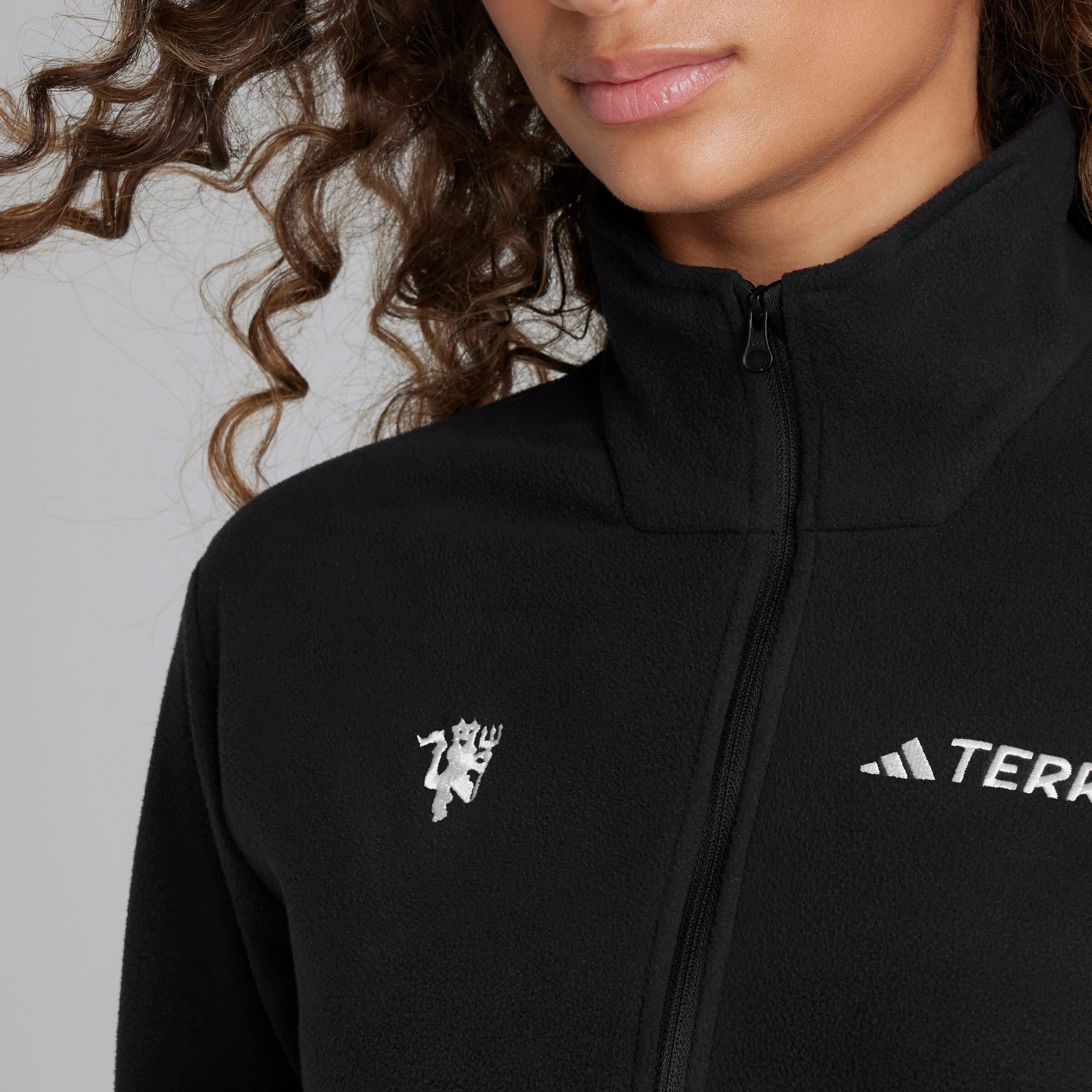 Manchester United x adidas Womens Terrex 1/2 Zip Fleece Jacket Black Black Detail [5-5]
