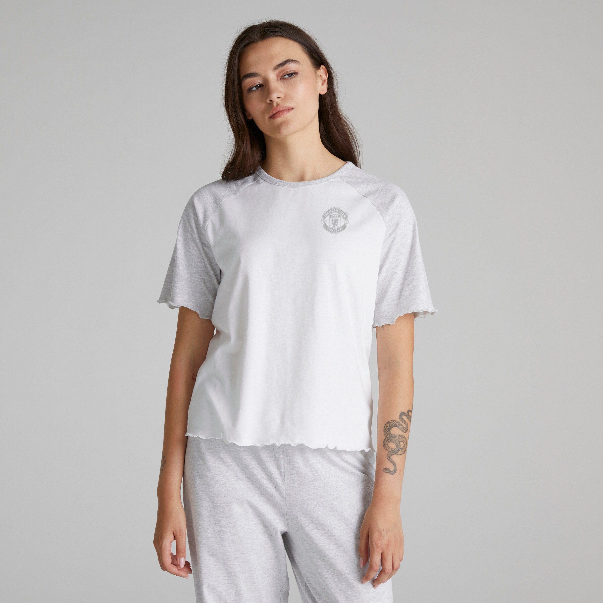 Manchester United Womens Raglan Pyjama Set with Cotton Bag Grey 세부 사항 [3-6]