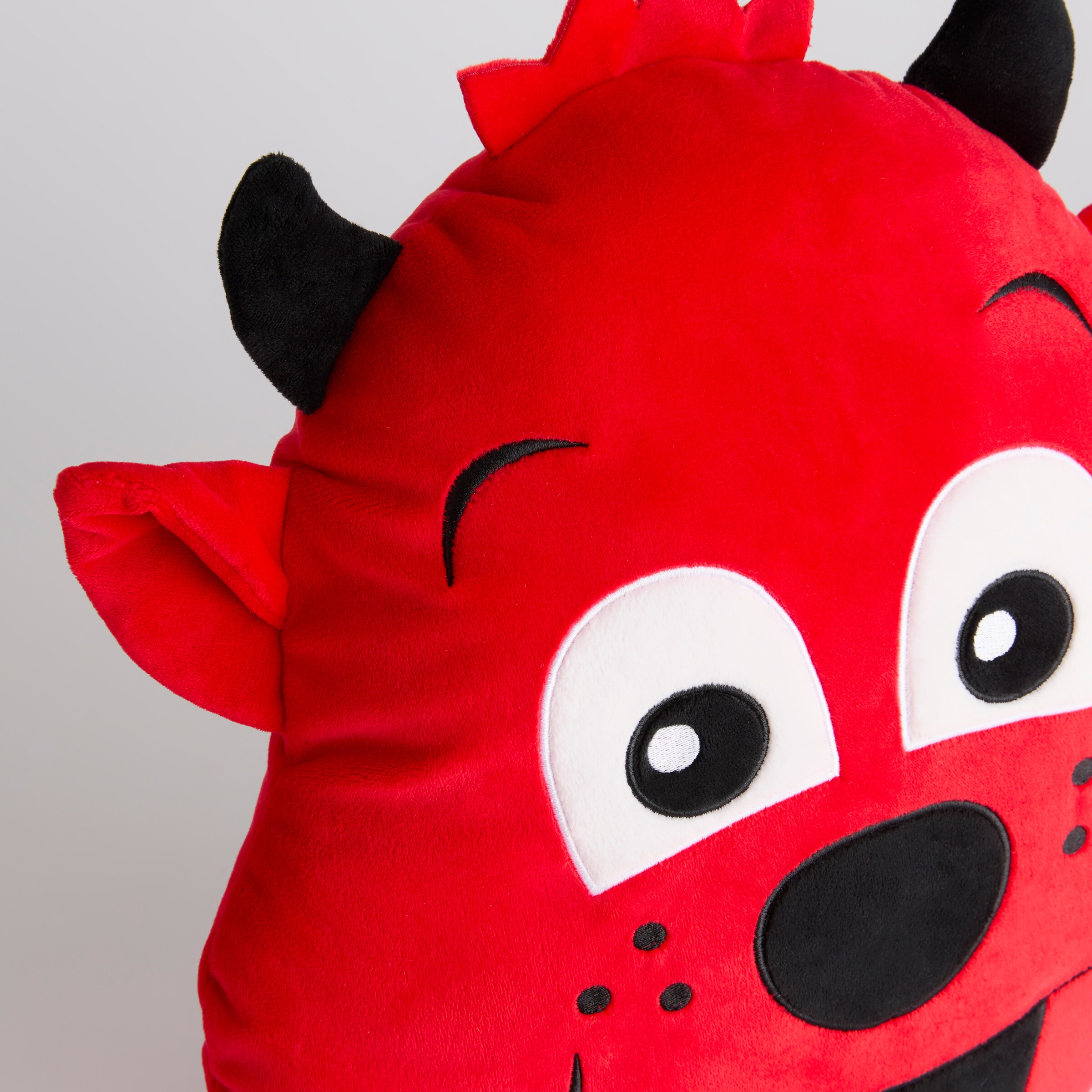 Manchester United Fred the Red Plush Cushion  Red Red Detail [3-4]