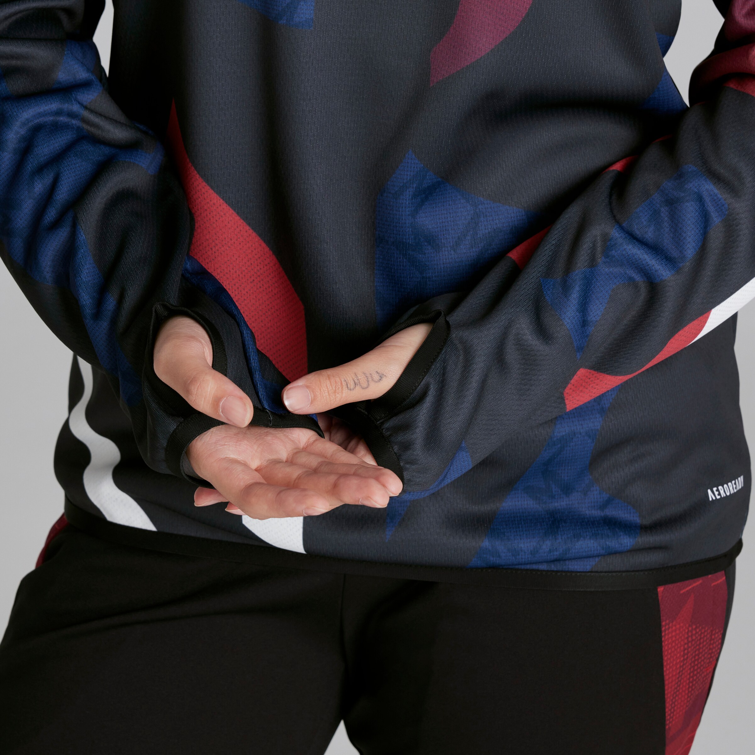 Manchester United Womens Pre-Match Warm Top Black Black Detail [4-5]