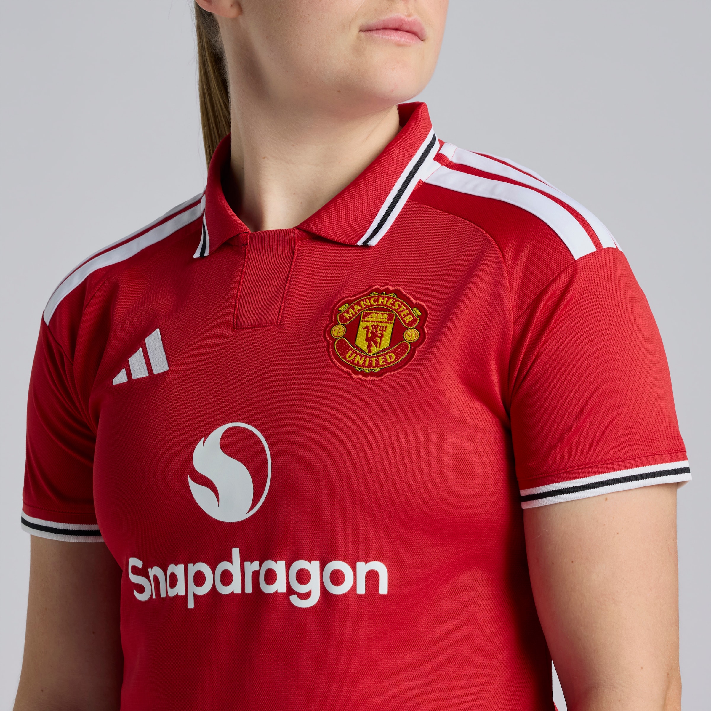 Manchester United Womens 26/27 Home Jersey 红色 细节 [4-5]
