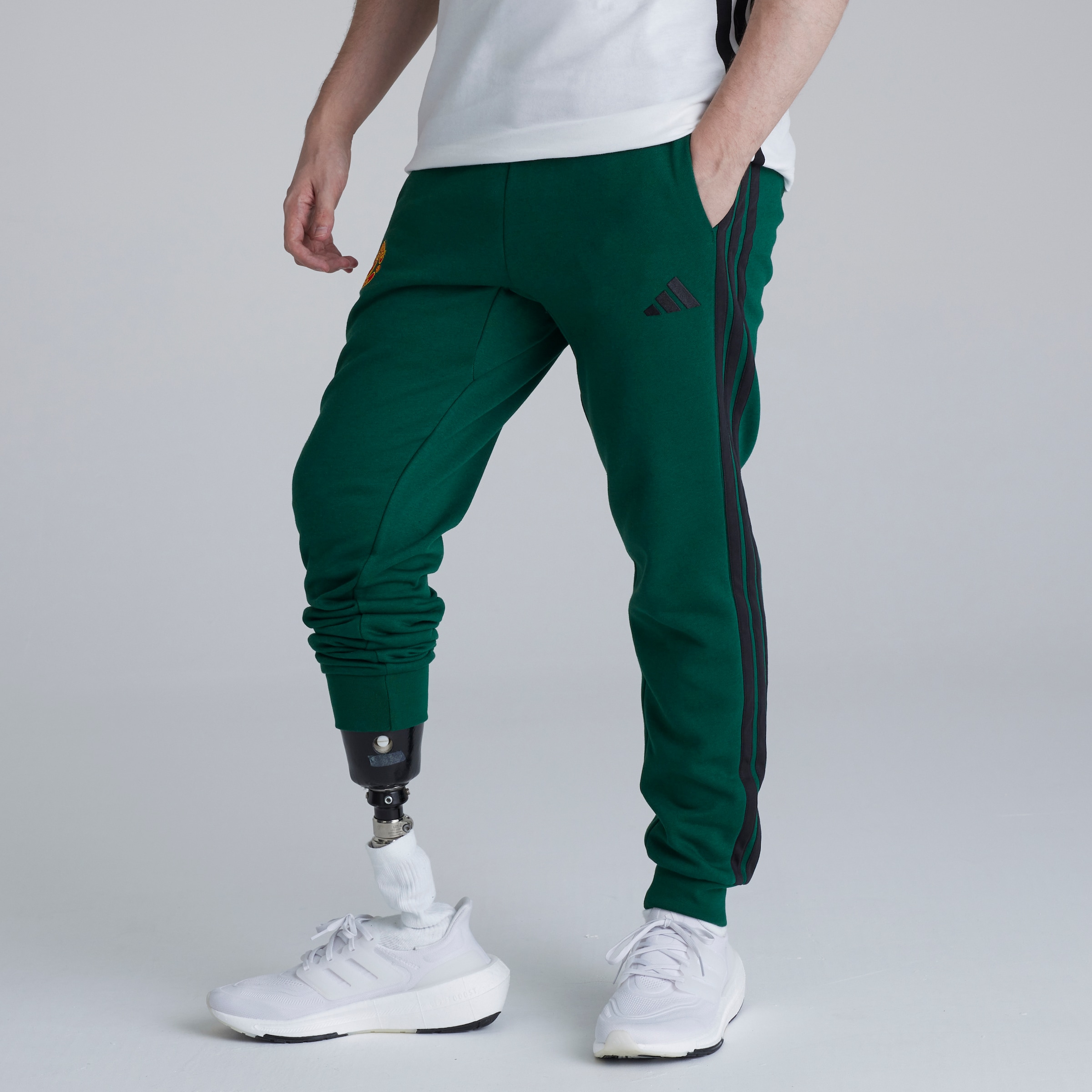 Manchester United x adidas Essentials 3-Stripes Fleece Joggers Green Verde