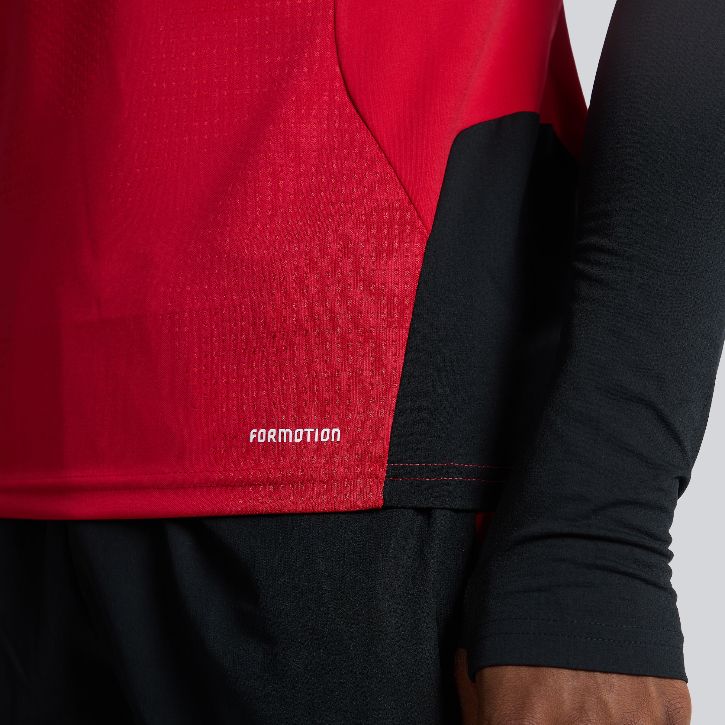 Manchester United 26/27 Training Tiro Authentic Top Red (Sponsored) Red Detail [6-6]