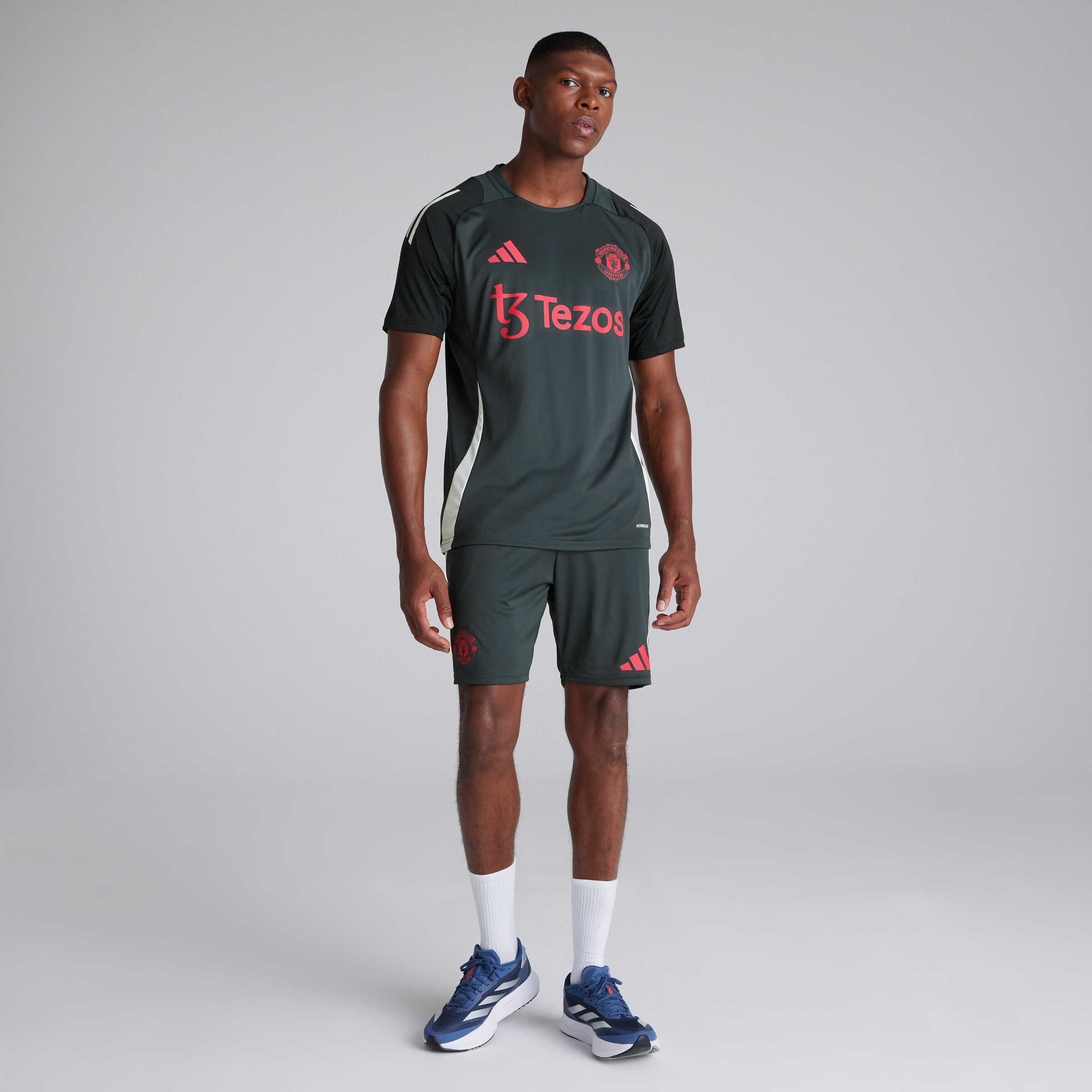 Manchester United European Training Tiro 24 Training Jersey Dark Grey Détail [4-9]