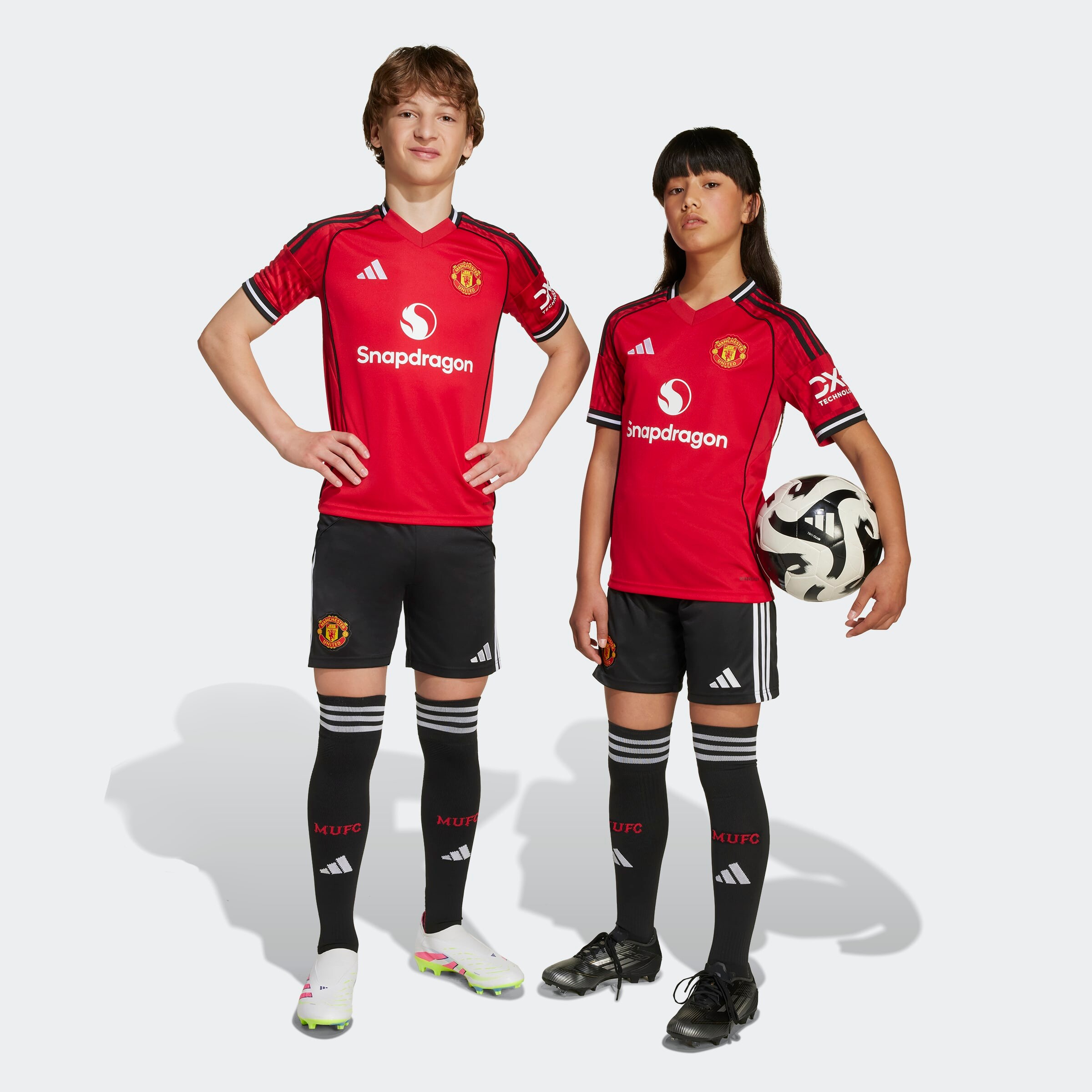Manchester United Kids 25/26 Home Shorts Black Negro Detalle [6-8]