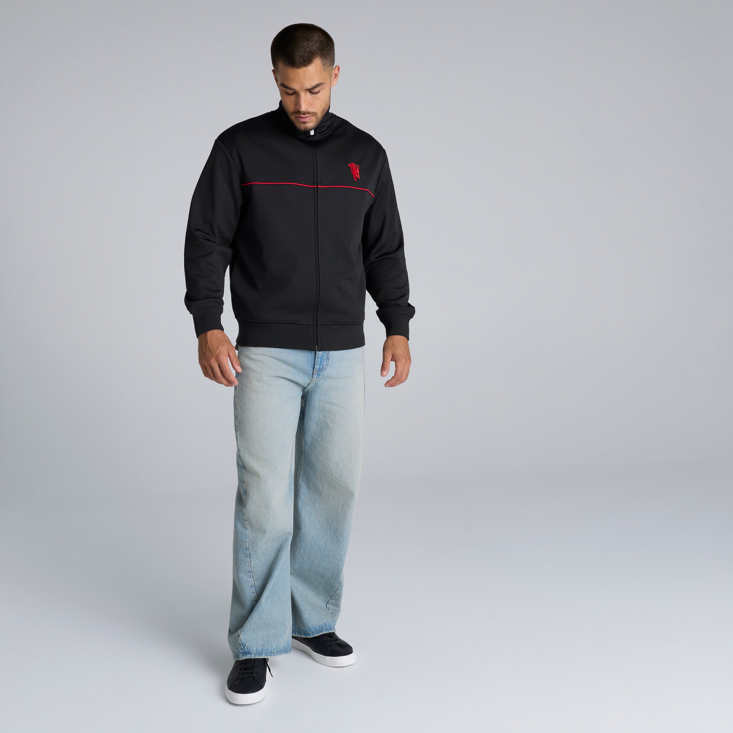 Manchester United There's Nothing on Earth Like Being a Red Track Jacket Black Negro Detalle [3-5]