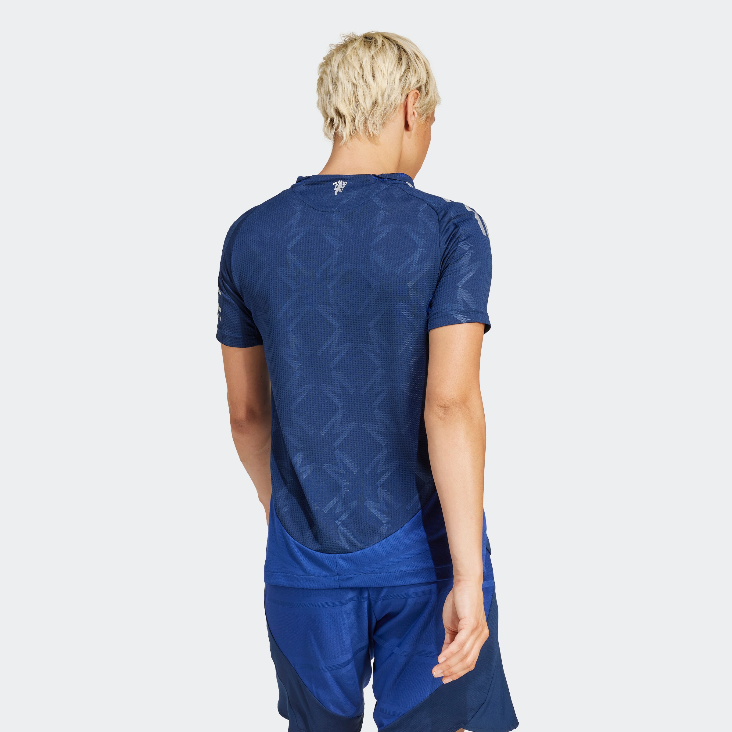 Manchester United 24/25 Womens  Away Authentic Jersey Blue Detail [2-4]