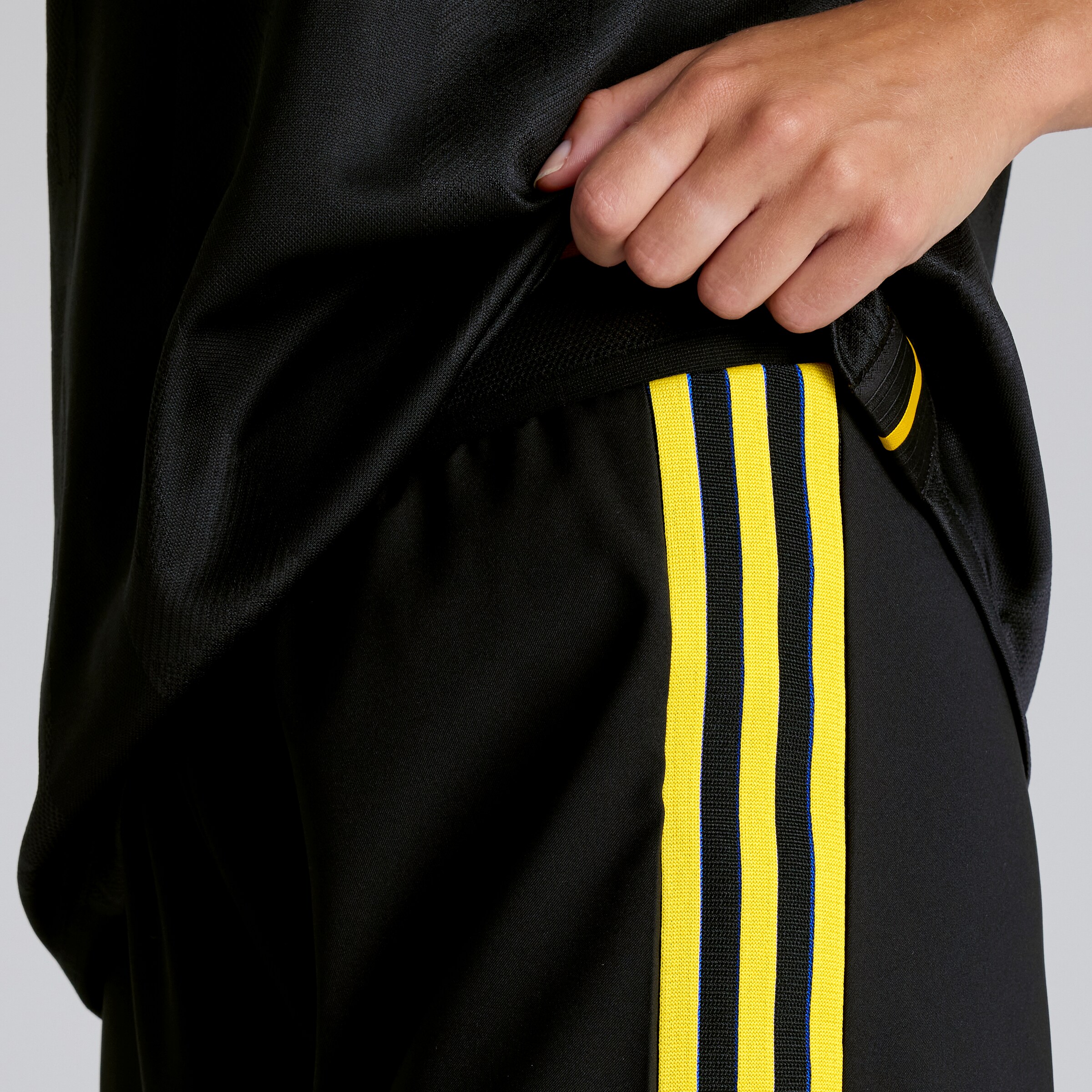 Manchester United 25/26 Womens Third Authentic Shorts Black Black Detail [6-6]