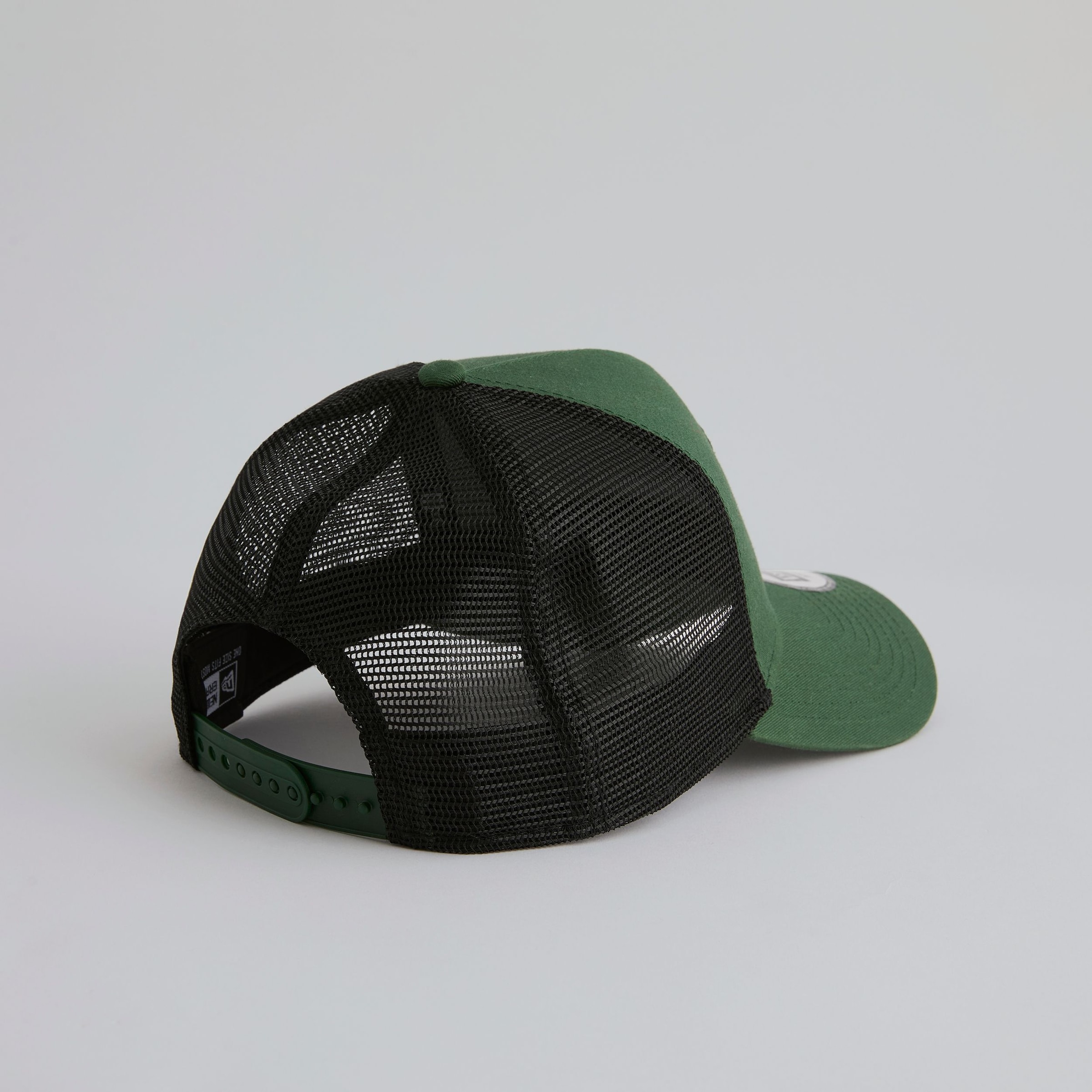 Manchester United x New Era Contrast Trucker Cap Green Green Detail [4-5]