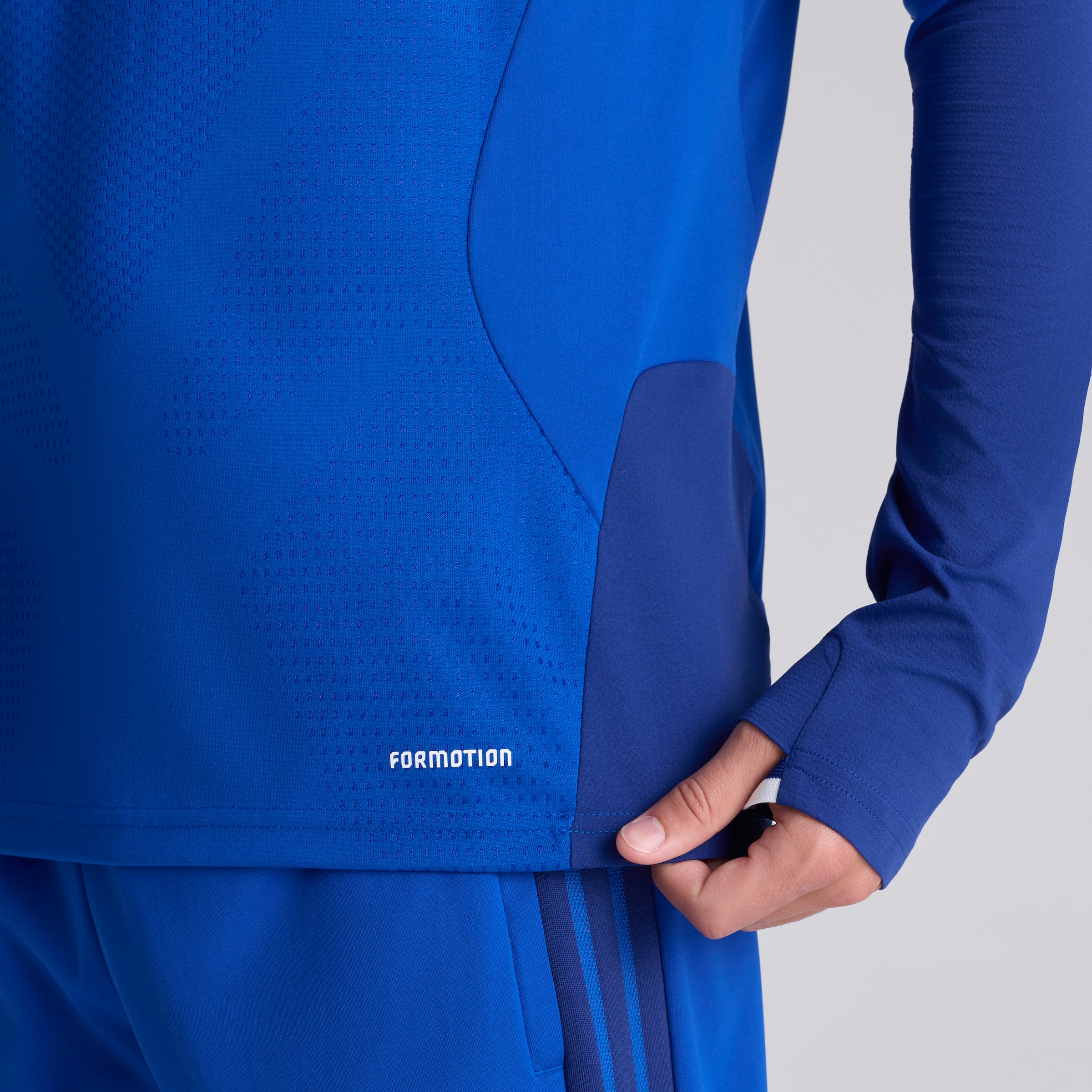 Manchester United 26/27 Cup Training Tiro Authentic Top Blue (Sponsored) Blau Detail [4-5]