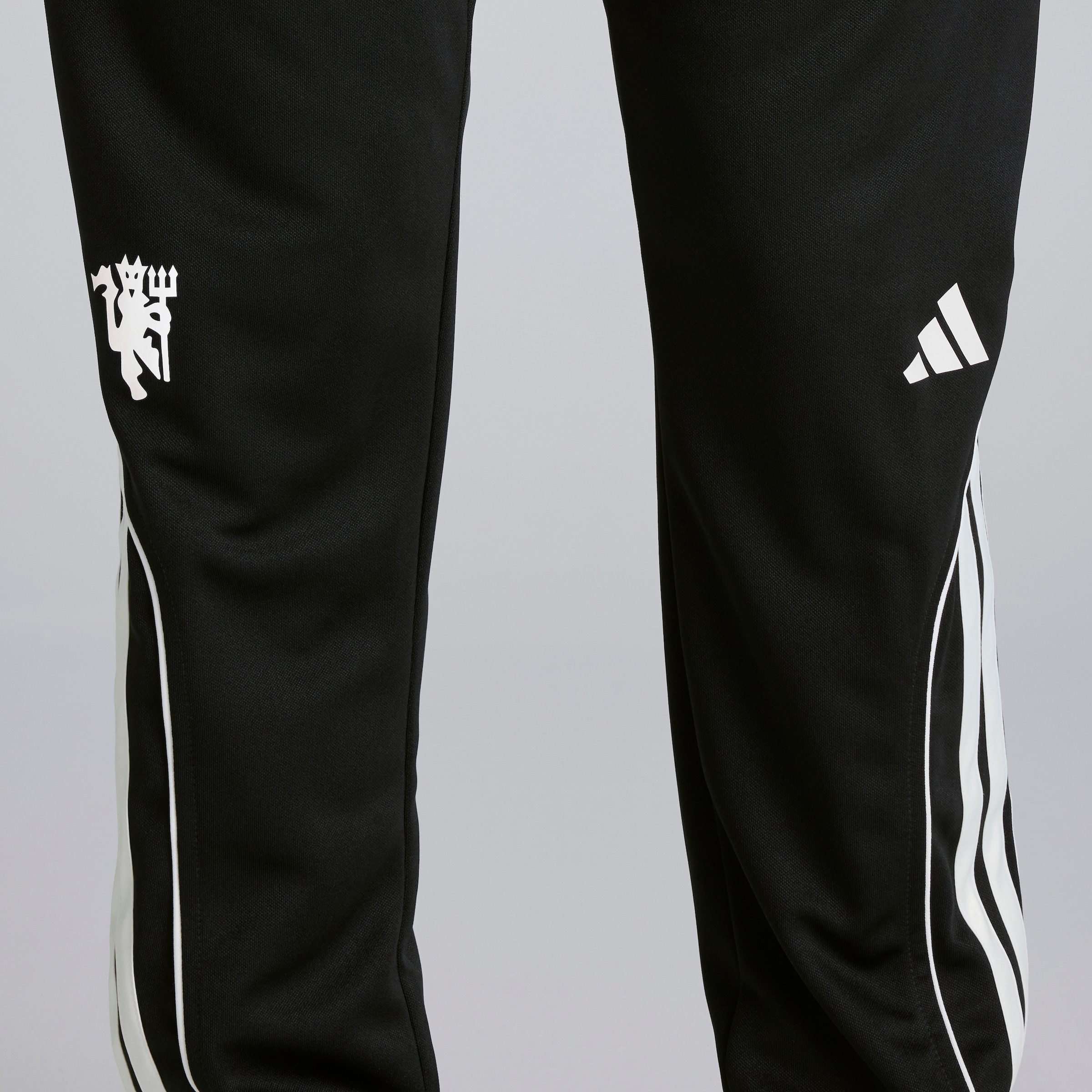 Manchester United x adidas 3-Stripes Tracksuit Black Noir Détail [6-6]