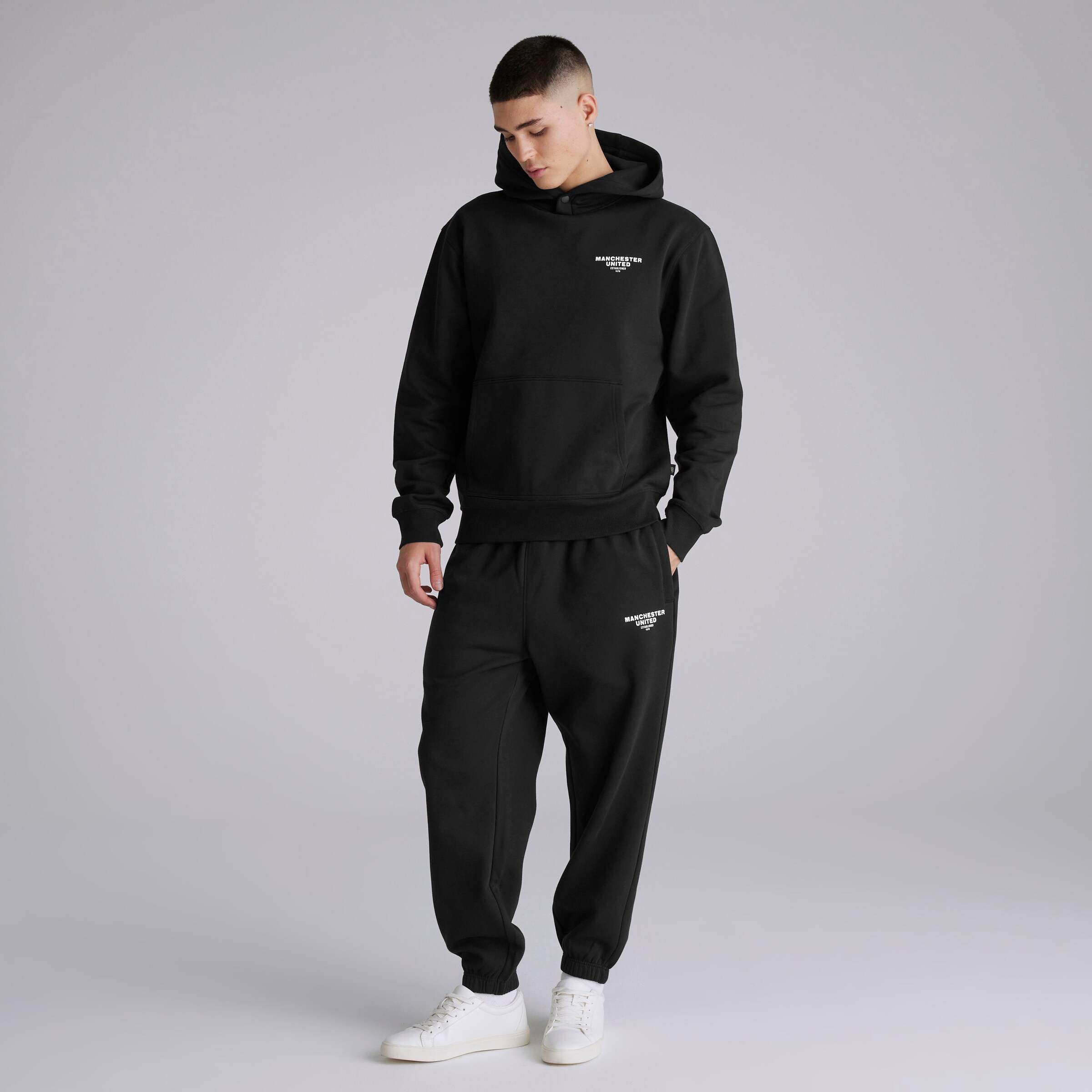 Manchester United Mens Print Joggers Black Black Detail [3-6]