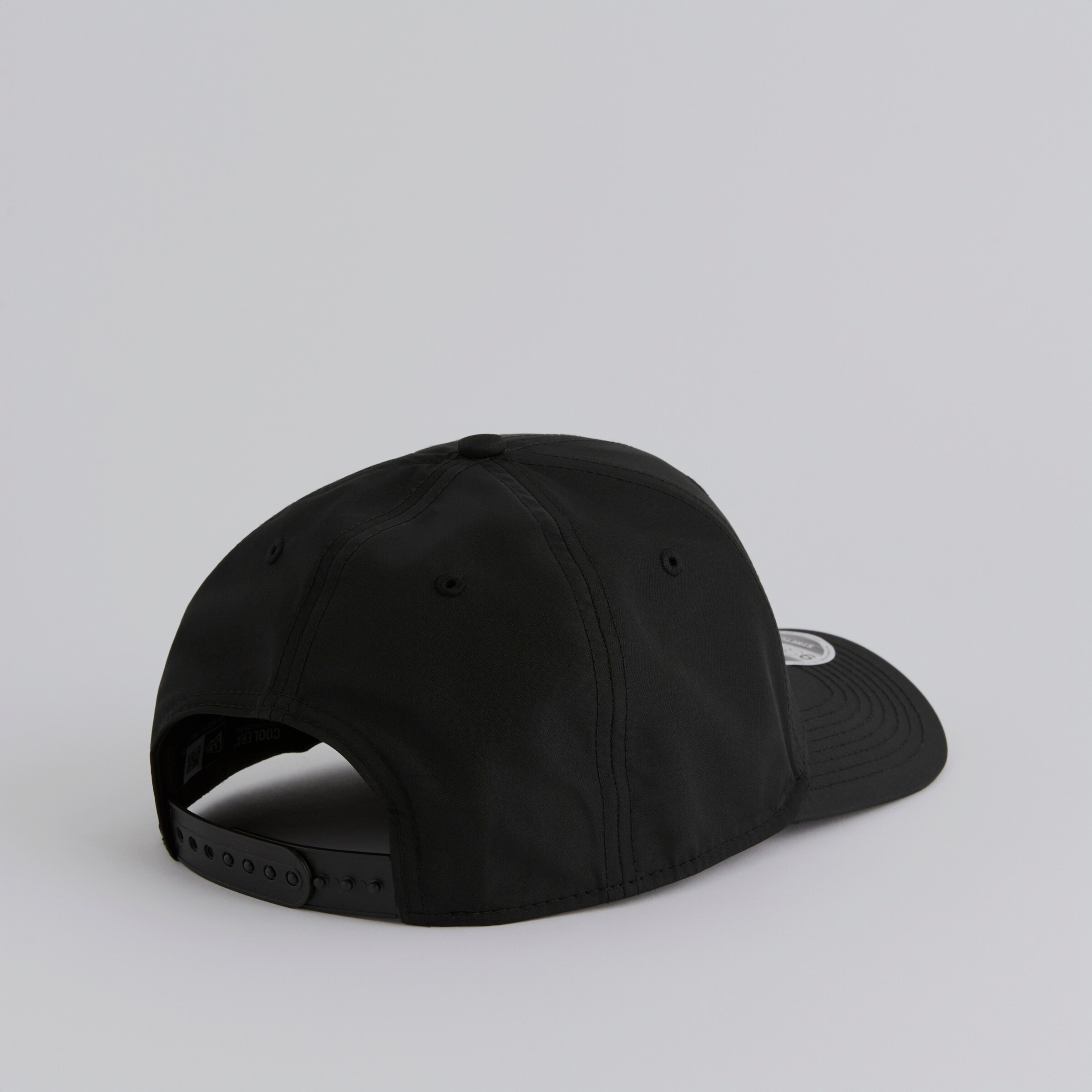 Manchester United x New Era Full Colour Crest 9Seventy Cap Black Black Detail [4-5]