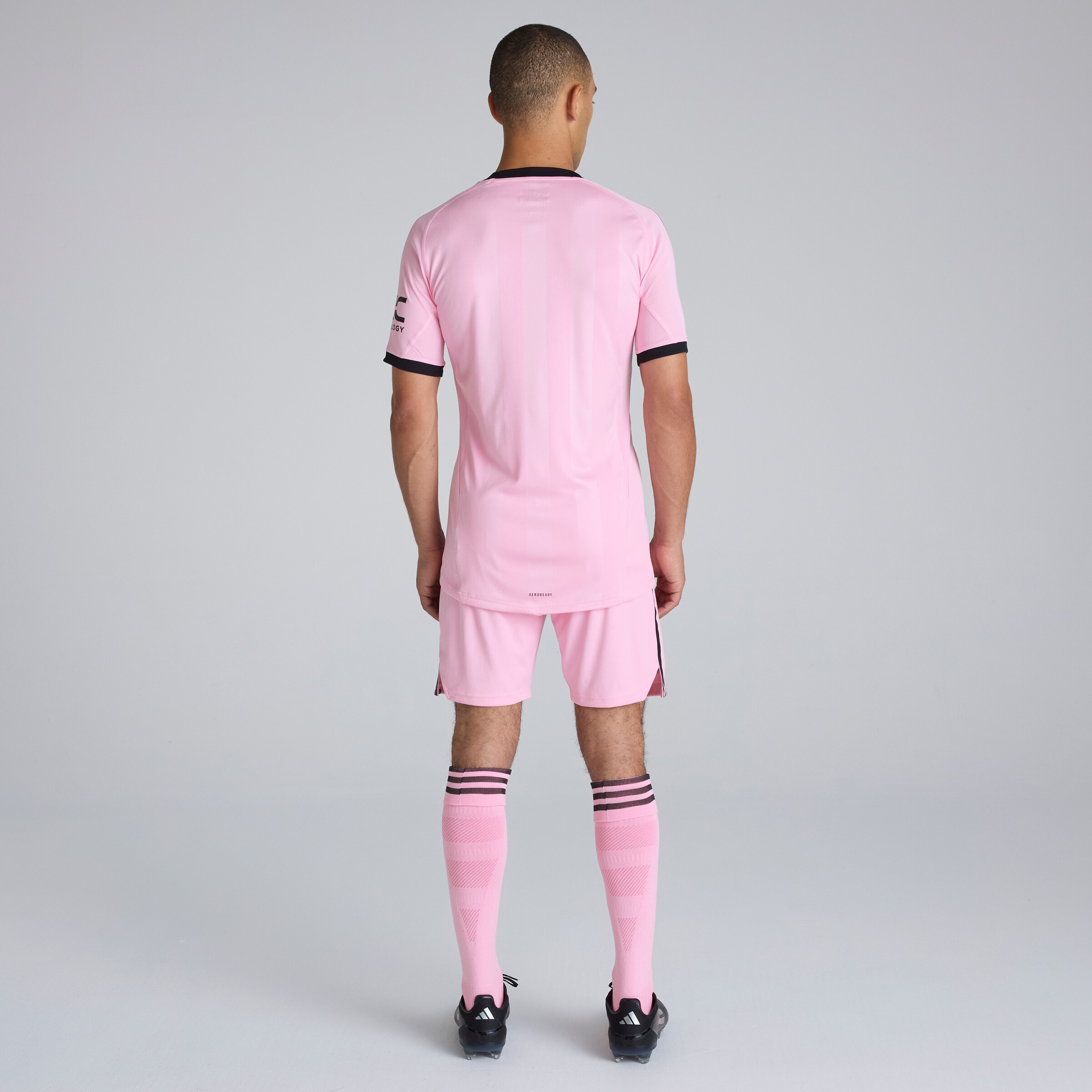 Manchester United 25/26 Third Mens Goalkeeper Shorts Pink Pink Detail [2-6]