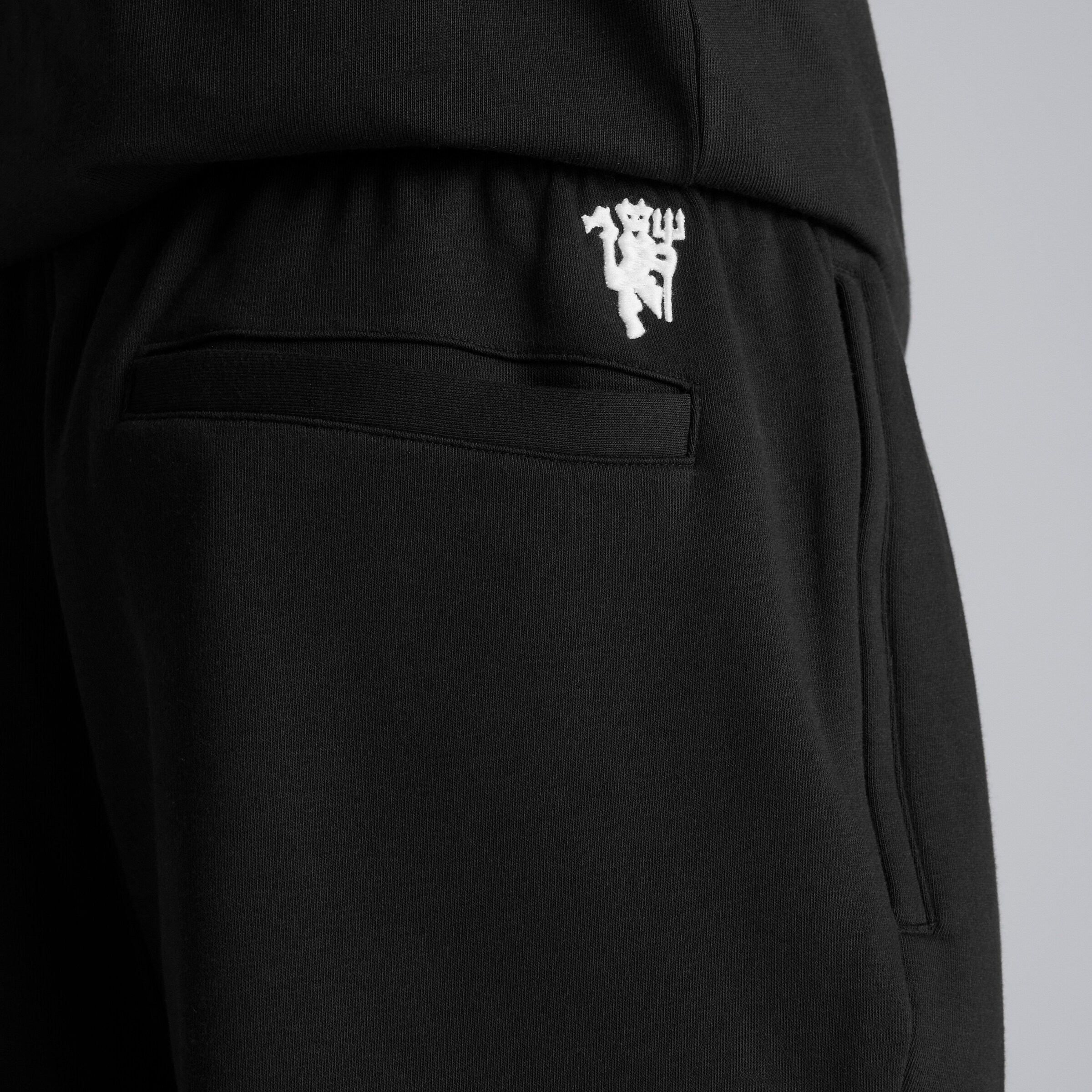 Manchester United Mens MUFC Joggers Black Black Detail [6-6]