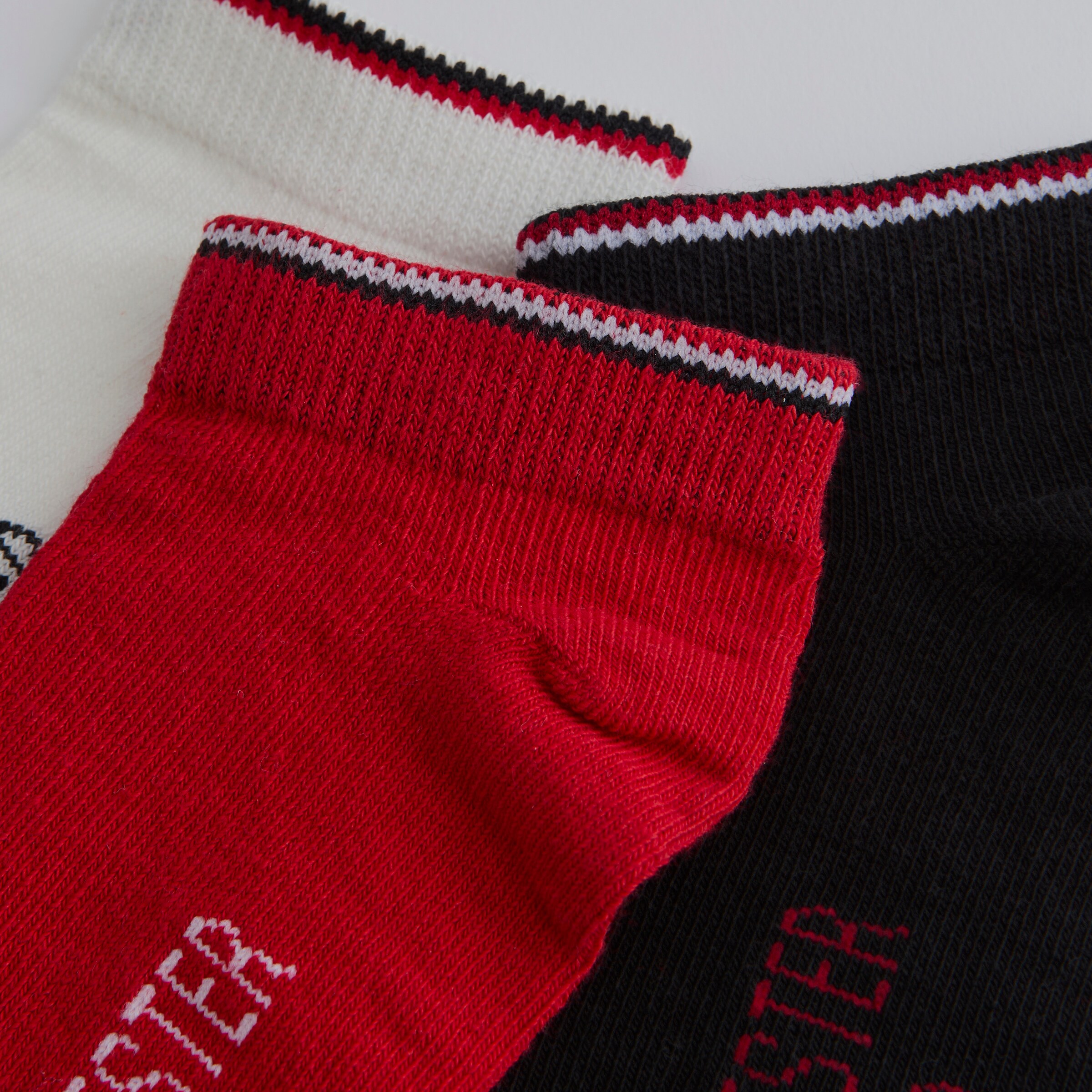 Manchester United Kids Ankle Socks 3 Pack Multi Détail [4-4]