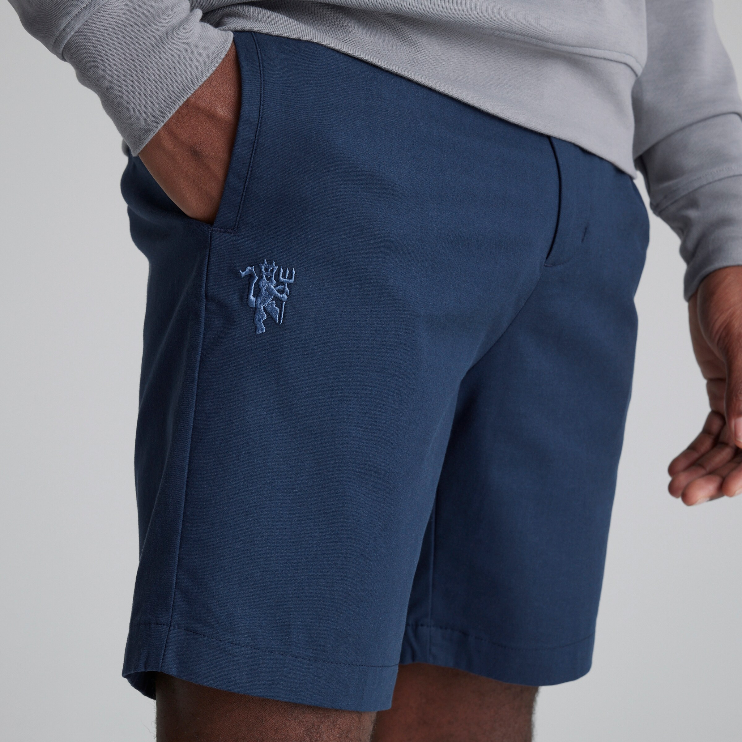 Manchester United x adidas Golf Go-To Five-Pocker Shorts Navy Azul marino Detalle [5-5]