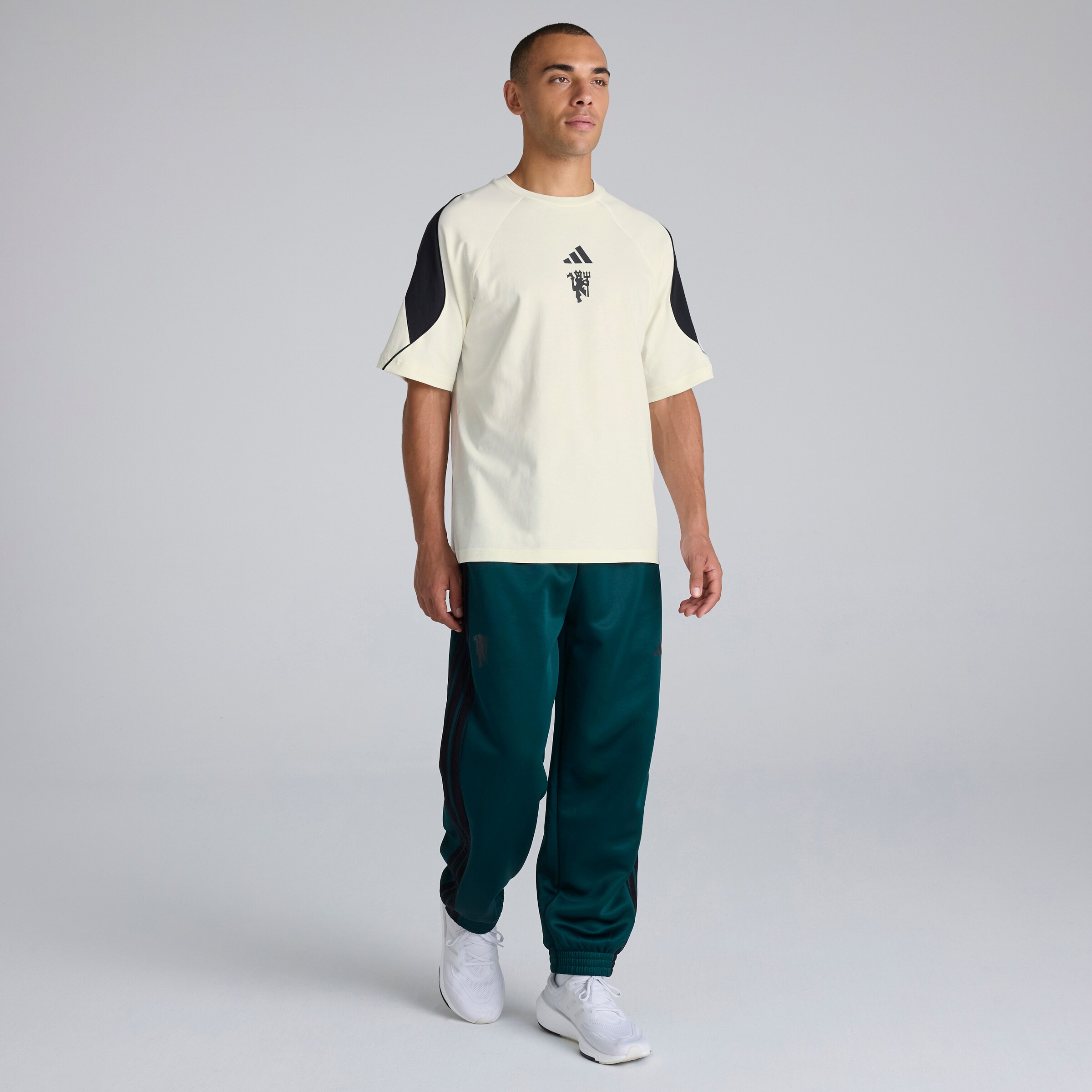 Manchester United x adidas Stadium T-Shirt Cream Beige Détail [3-5]