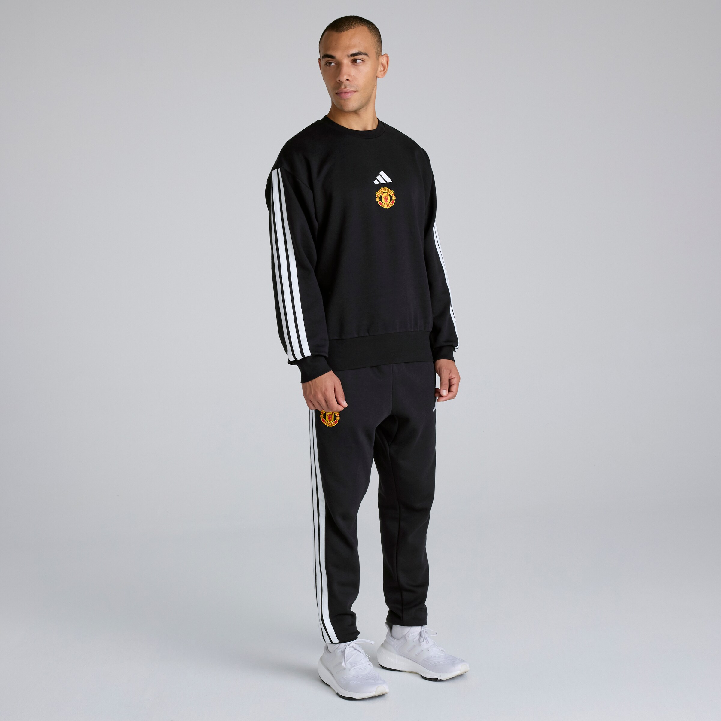 Manchester United x adidas Essentials 3-Stripes Fleece Sweatshirt Black Black Detail [3-5]