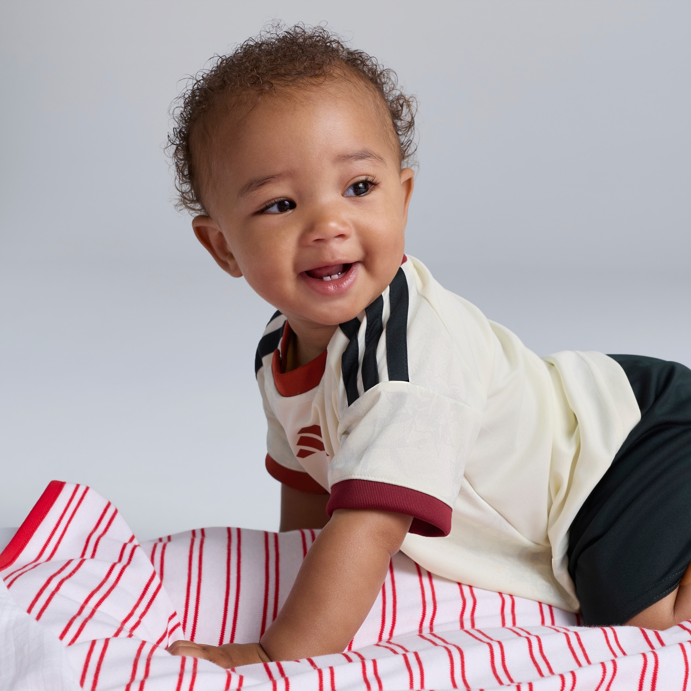Manchester United Kids 26/27 Third Baby Kit Beige Detail [4-6]