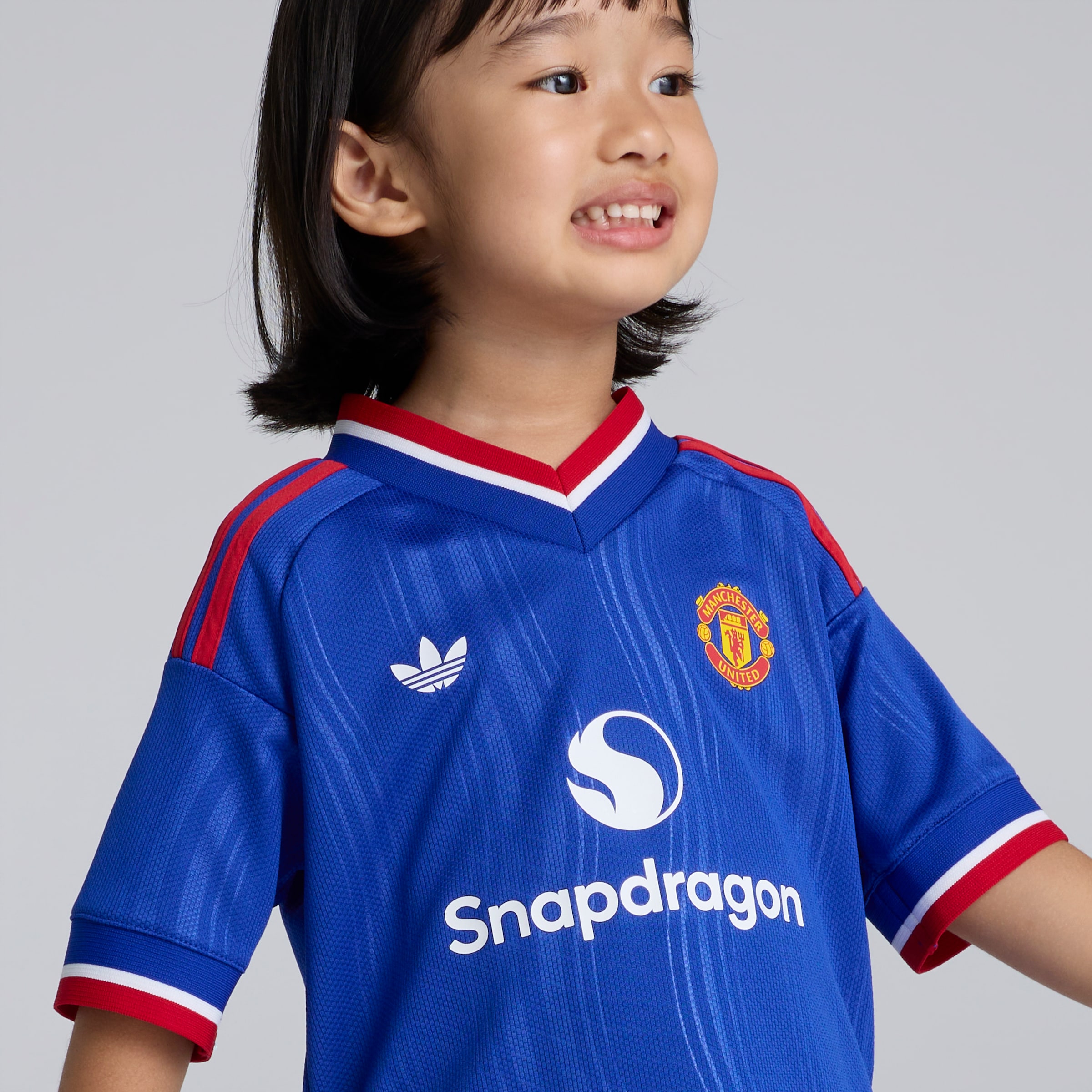 Manchester United Kids 26/27 Away Mini Kit 蓝色 细节 [6-7]