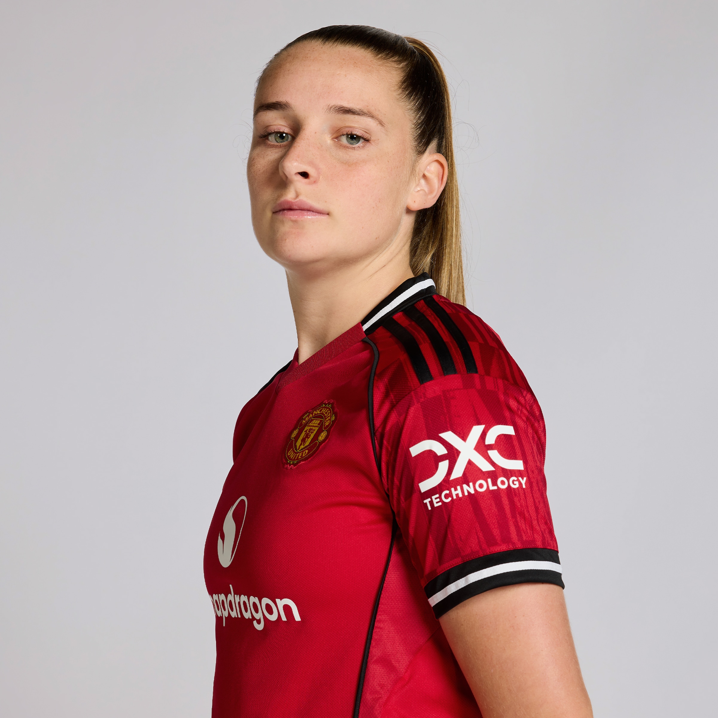 Manchester United Womens 25/26 Home Jersey 红色 细节 [4-5]