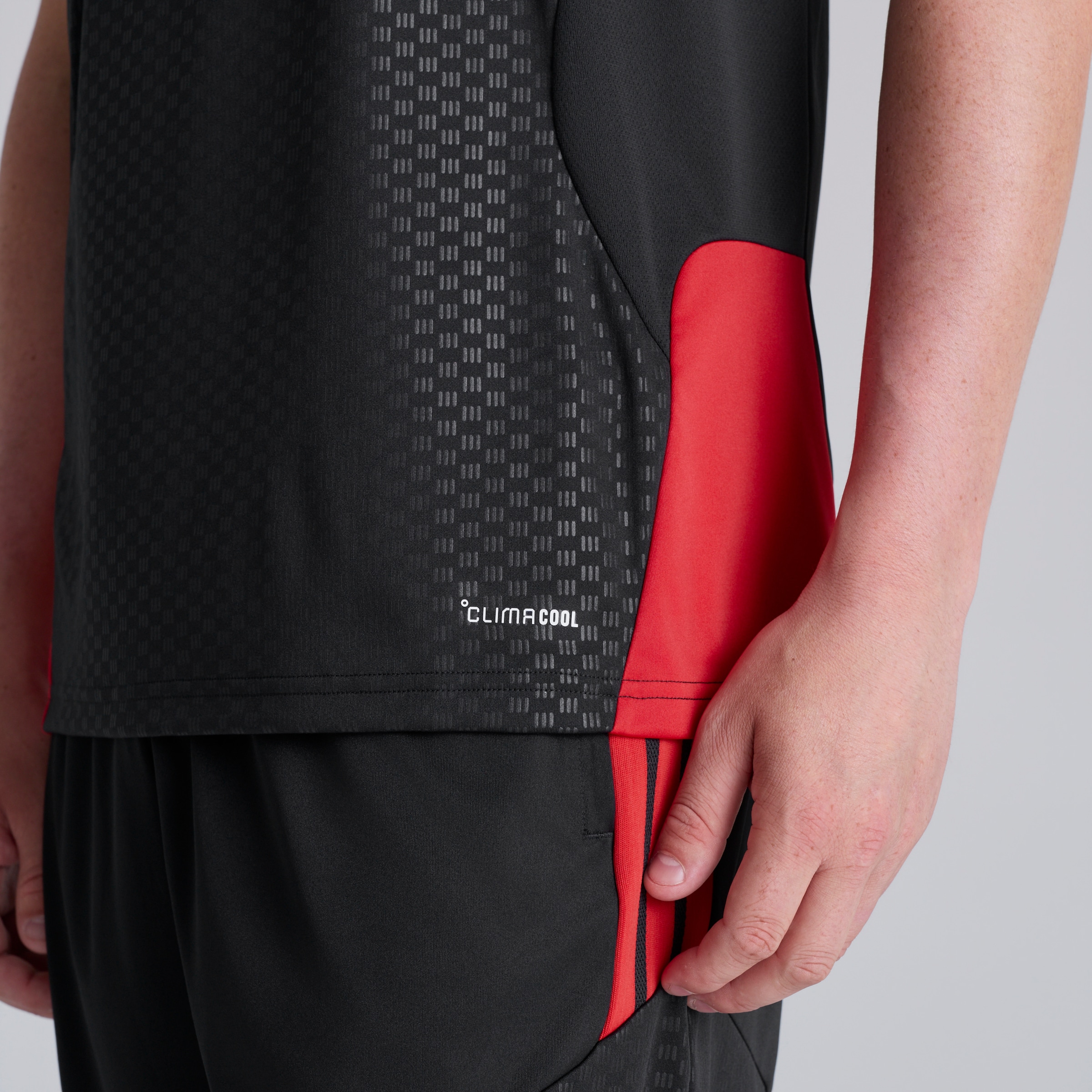 Manchester United 26/27 Training Tiro Jersey Black Black Detail [4-6]