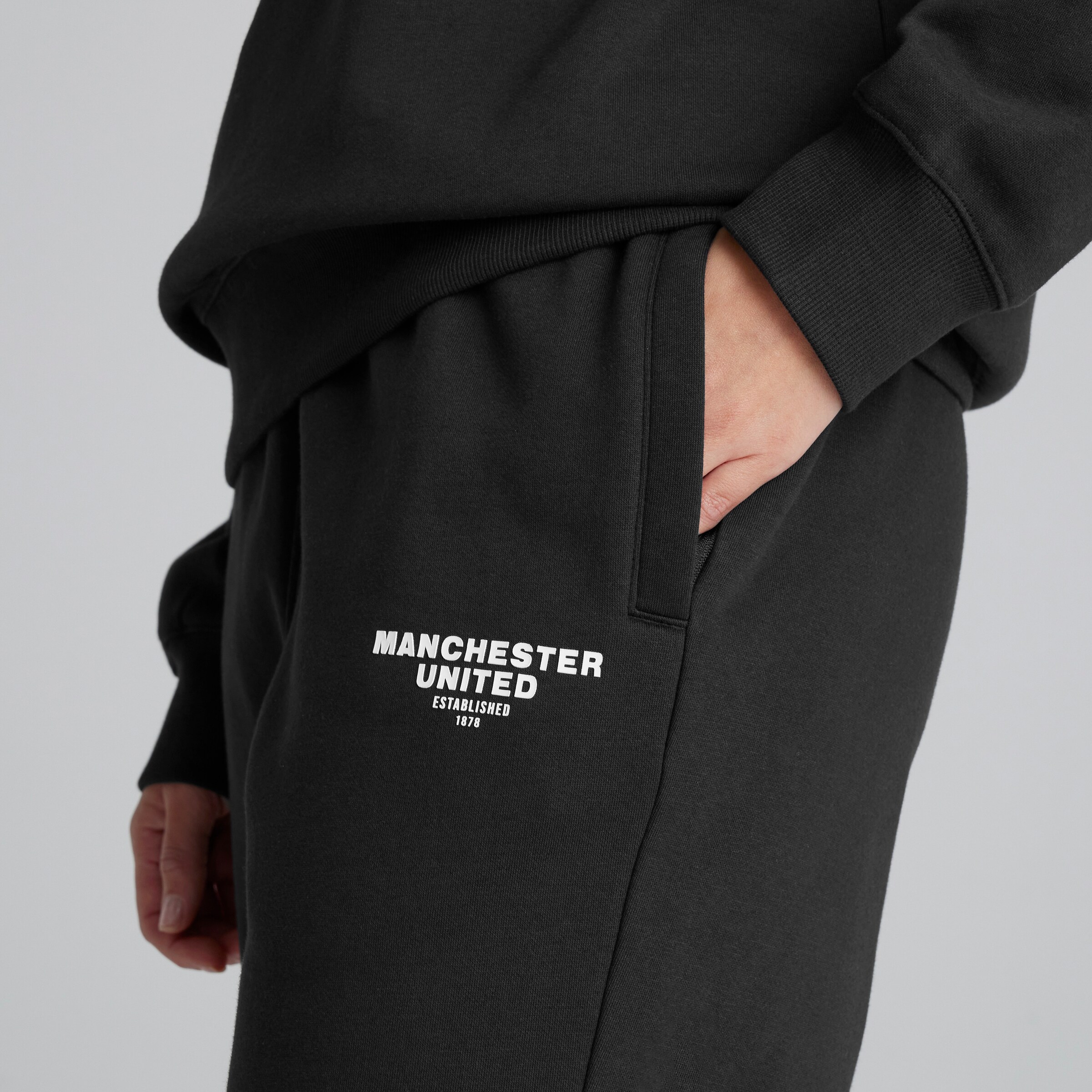 Manchester United Womens Print Joggers Black Black Detail [4-7]