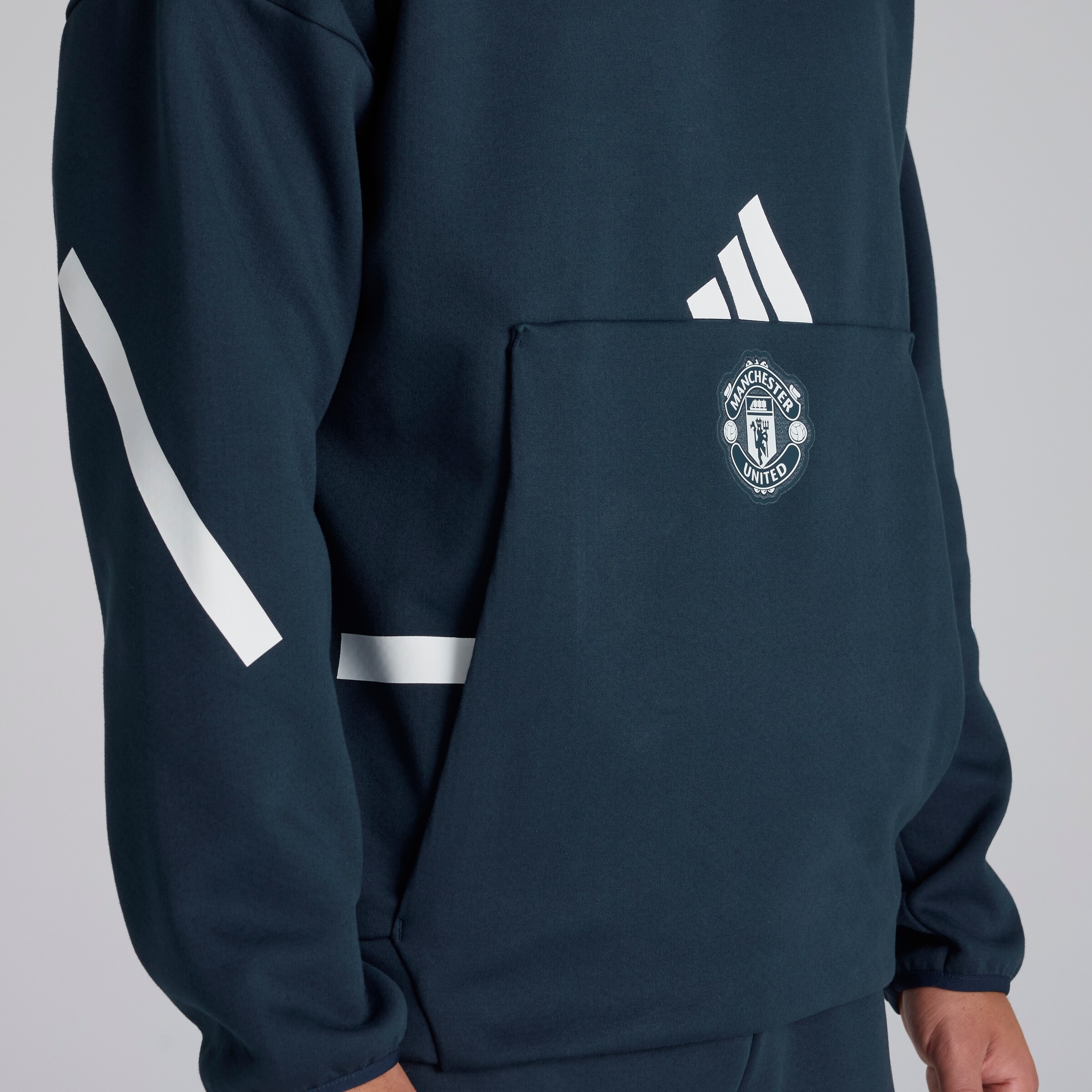 Manchester United x adidas Z.N.E. Hoodie Navy Navy blue Detail [4-5]