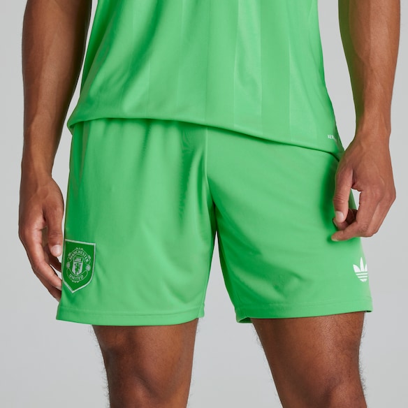Manchester United 25/26 Mens Goalkeeper Shorts Green Green