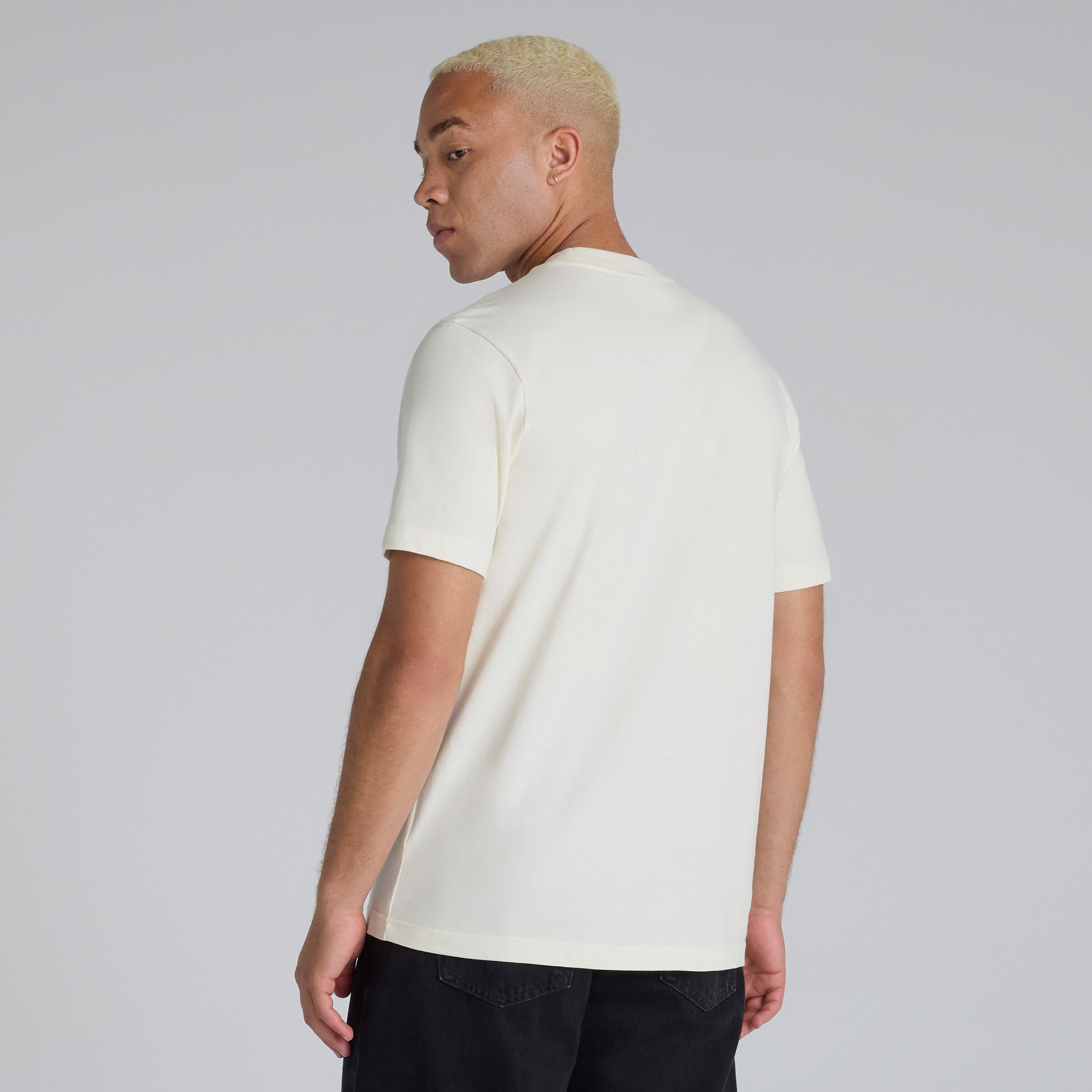 Manchester United x adidas Seasonal Graphic T-Shirt White 흰색 세부 사항 [2-4]