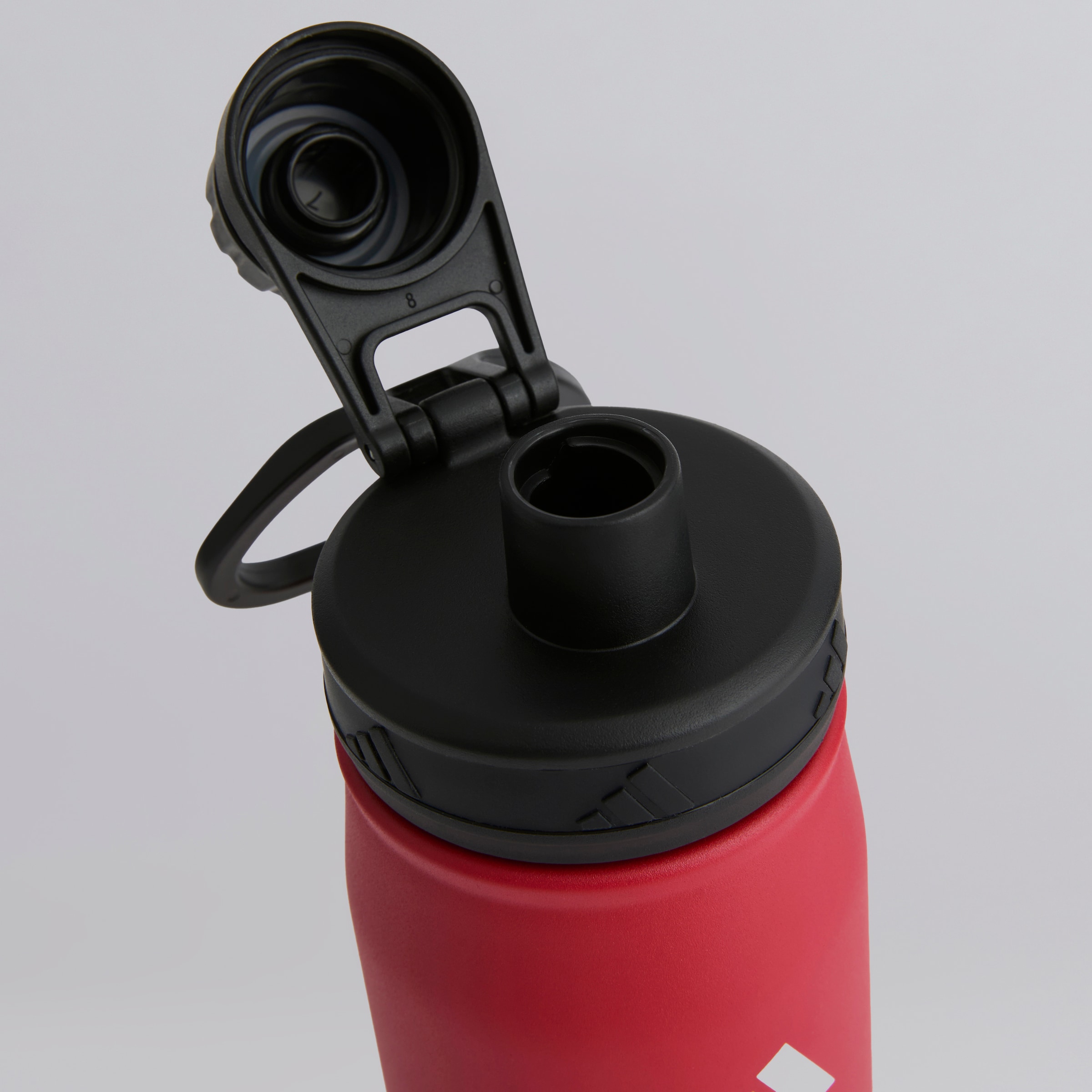 Manchester United x adidas Home Metal Bottle Red 红色 细节 [4-5]