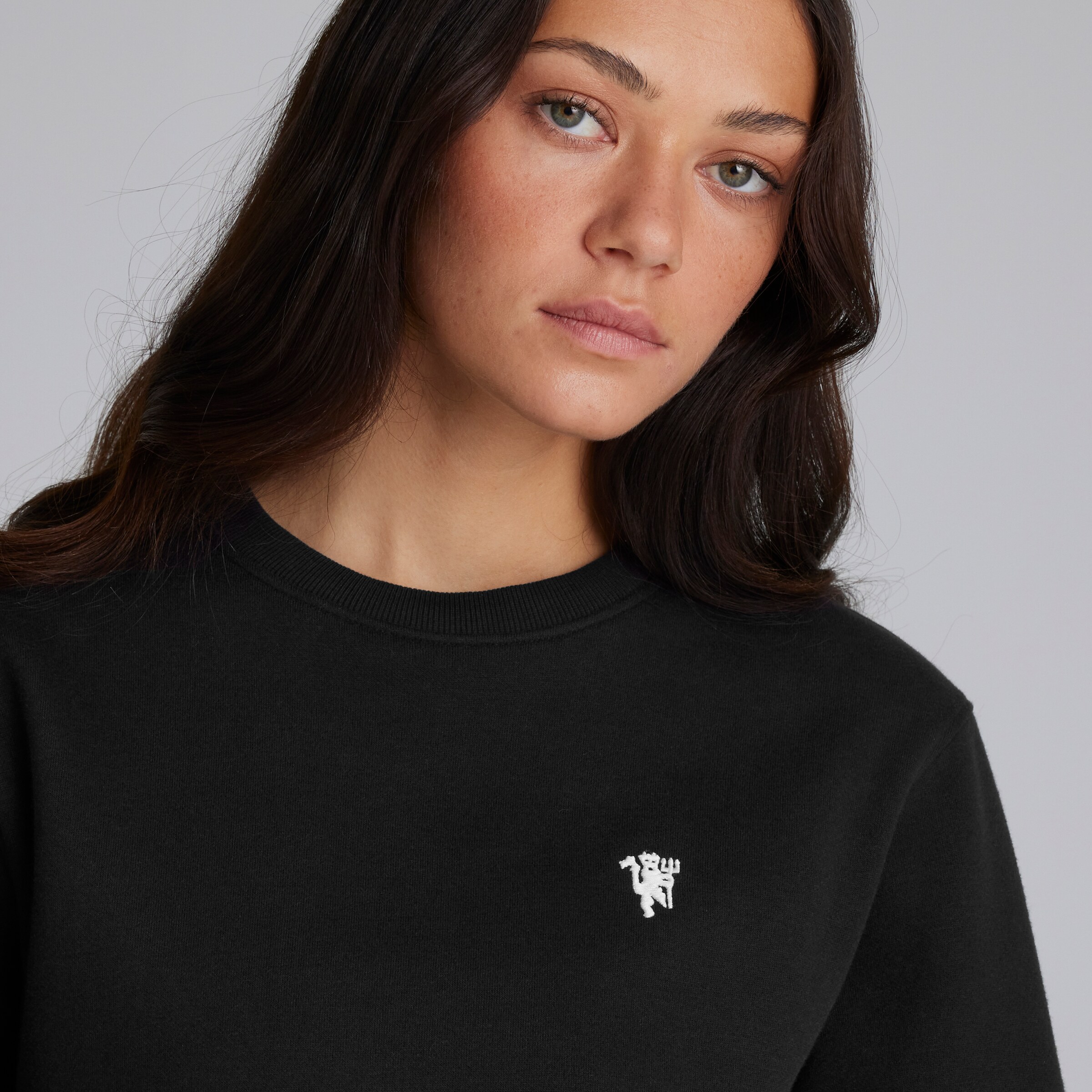 Manchester United Womens Devil Essentials Sweatshirt Black Black Detail [4-5]