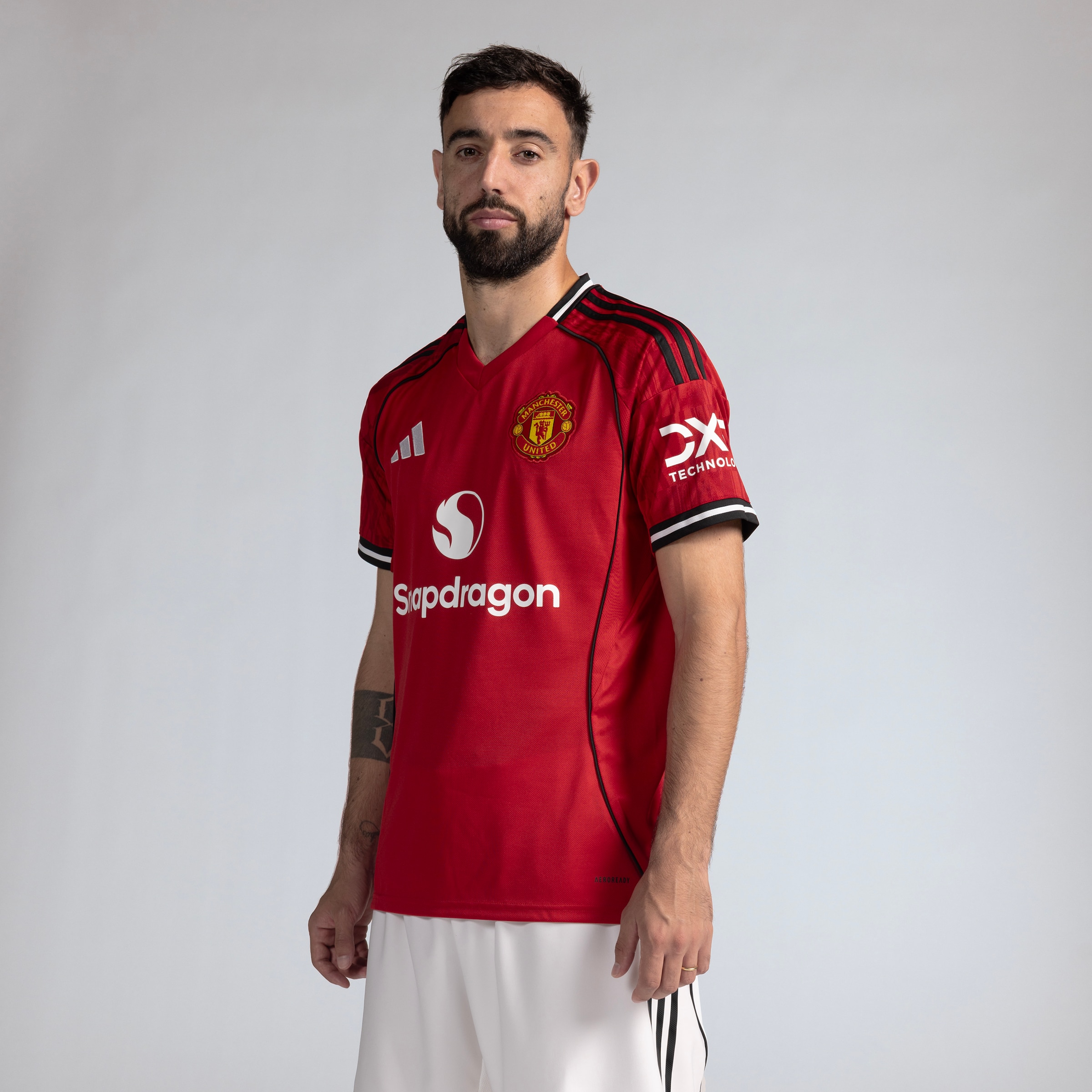 Manchester United 25/26 Home Jersey with Fernandes 8 Club Printing Rojo Detalle [2-5]