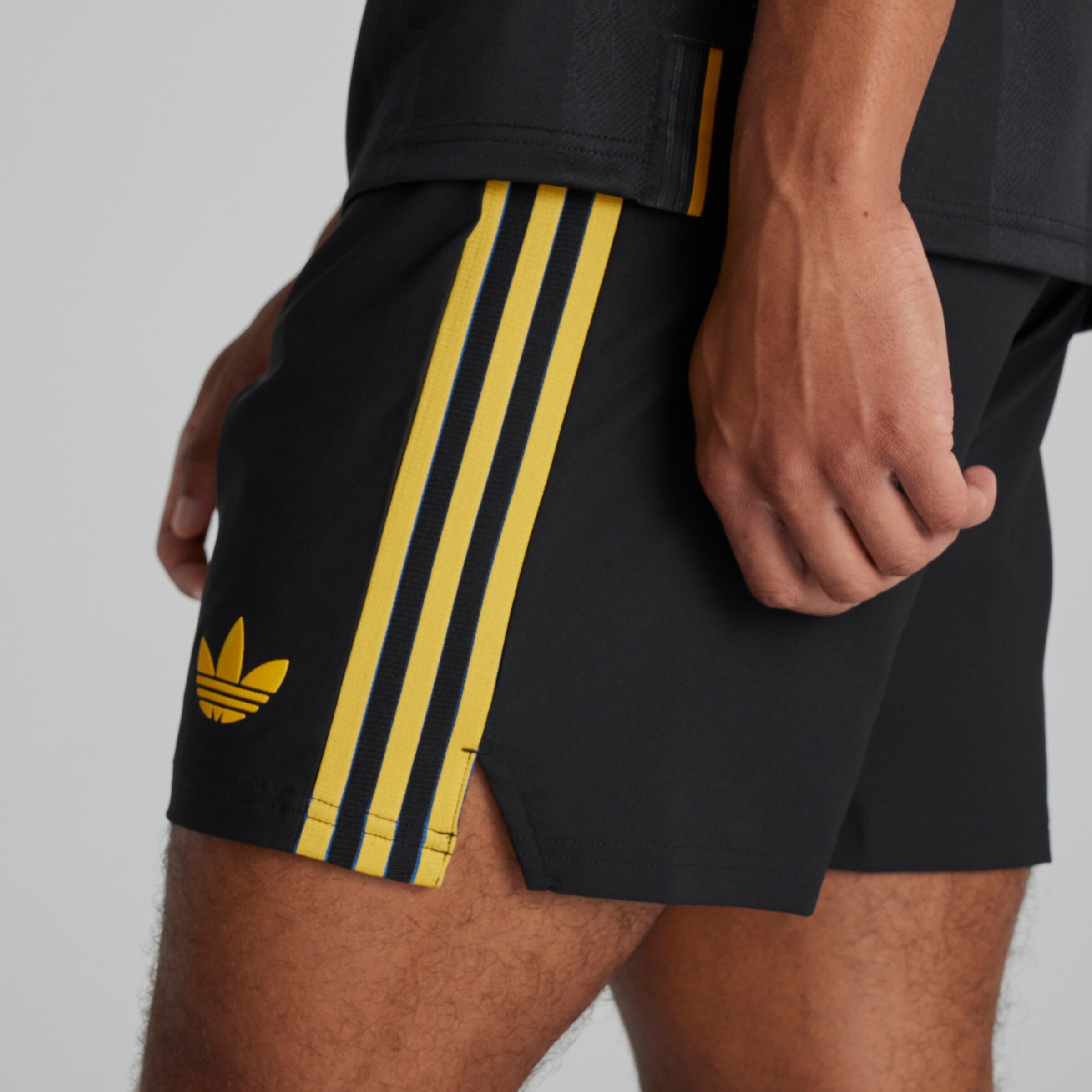 MU Adidas 25/26 Third Mens Authentic Shorts Black Black Detail [5-6]