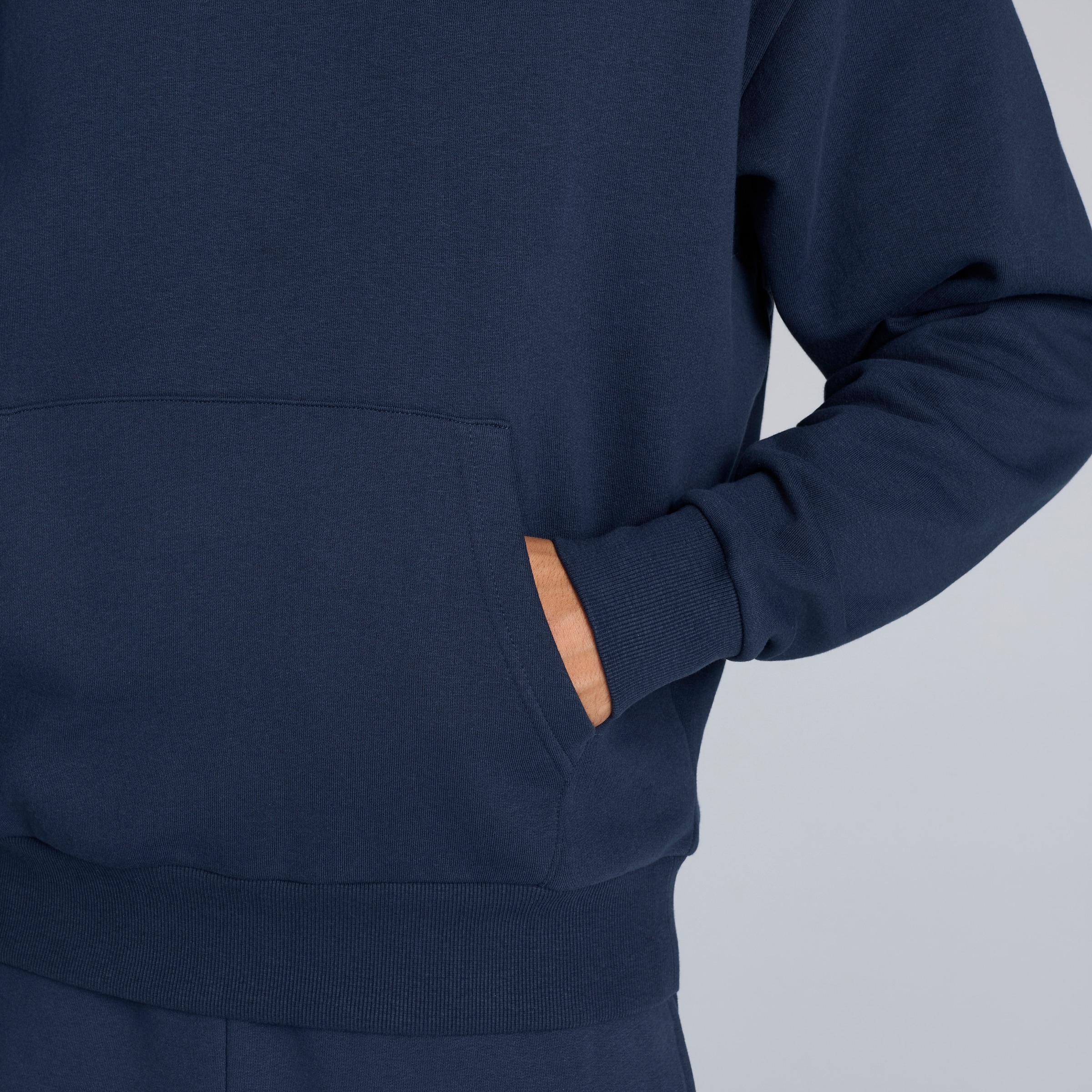 Manchester United Heritage Back Print Hoodie Navy Navy blue Detail [4-5]