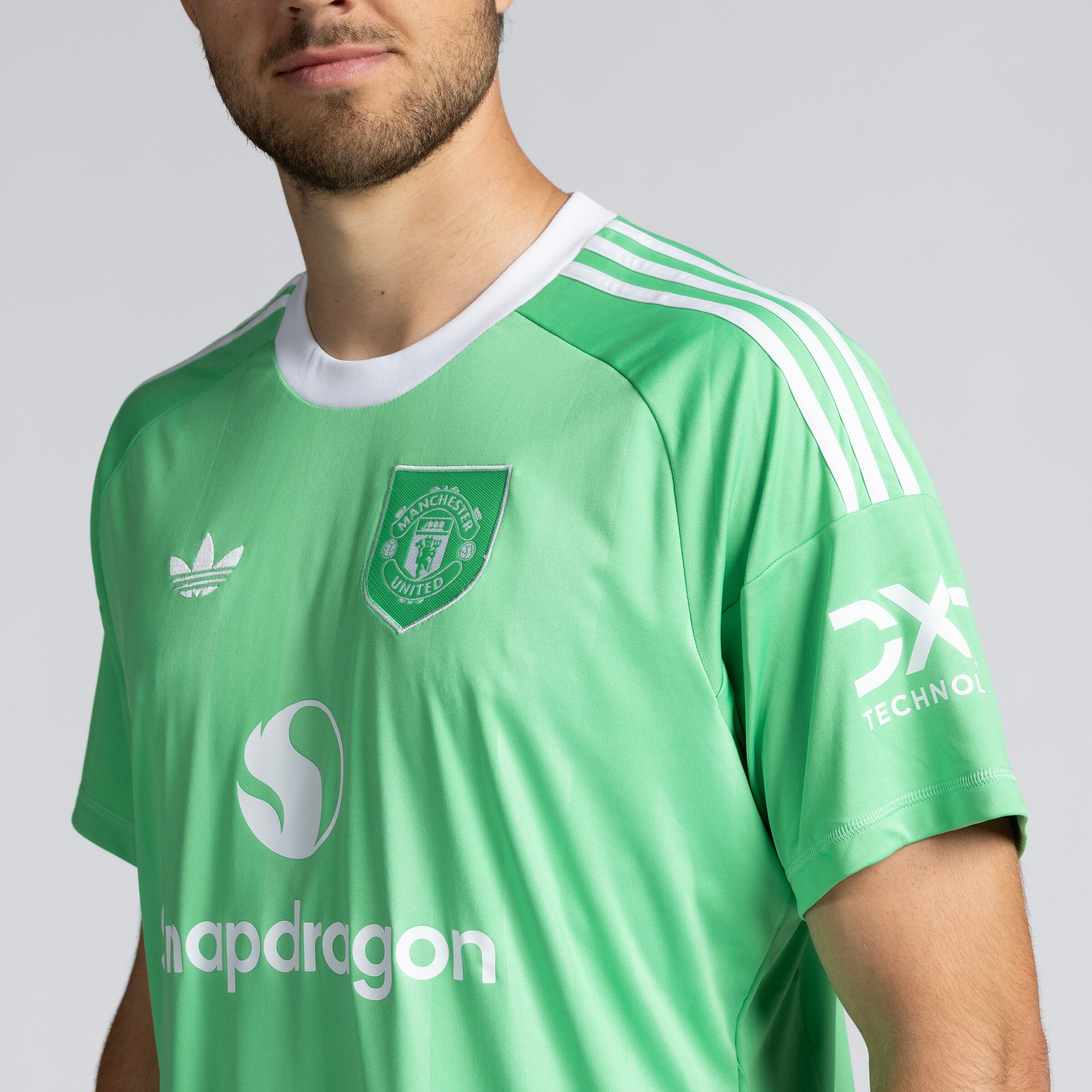 Manchester United 25/26 Third Mens Goalkeeper Jersey Green Vert Détail [4-5]