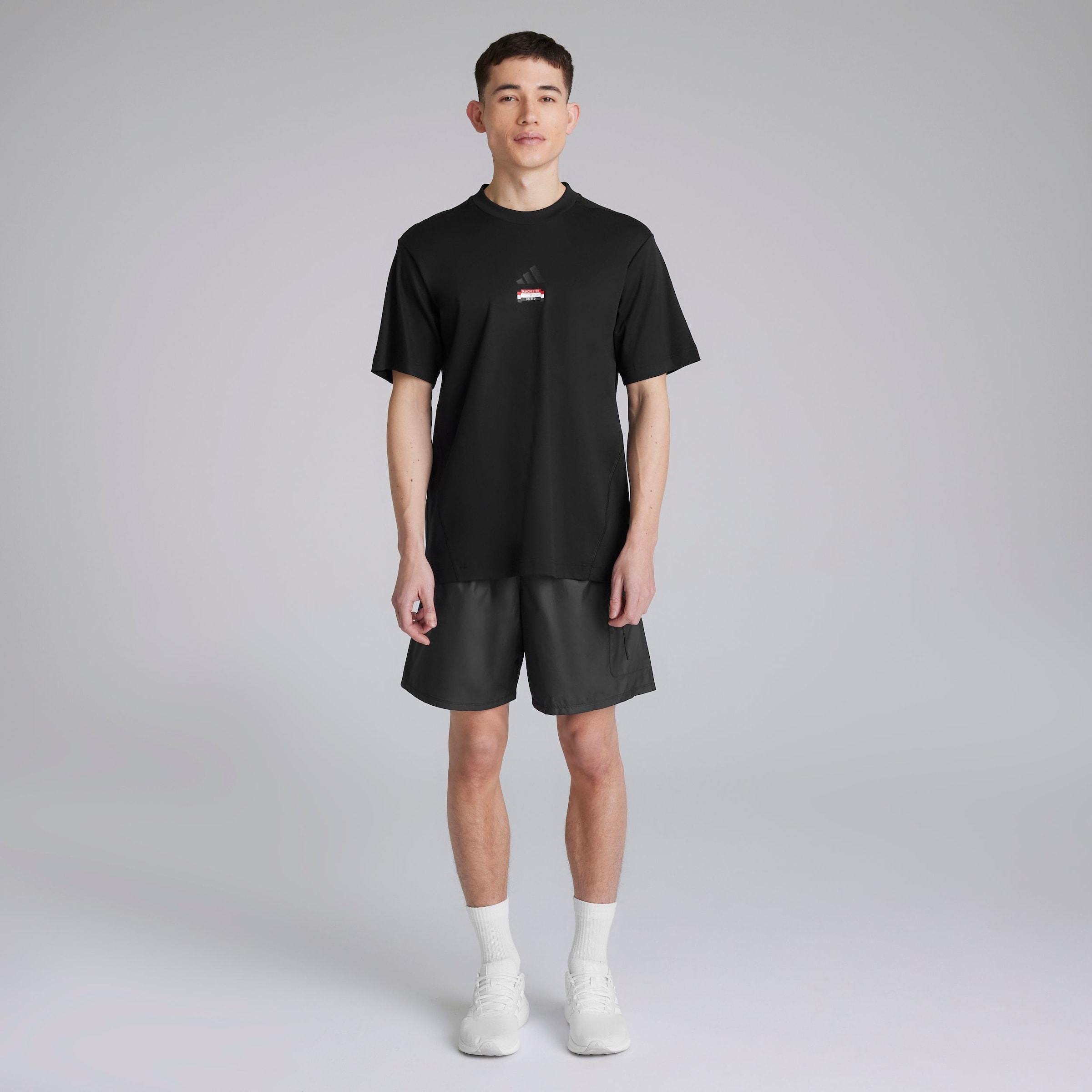 Manchester United x adidas City Escape Short Black Noir Détail [3-5]
