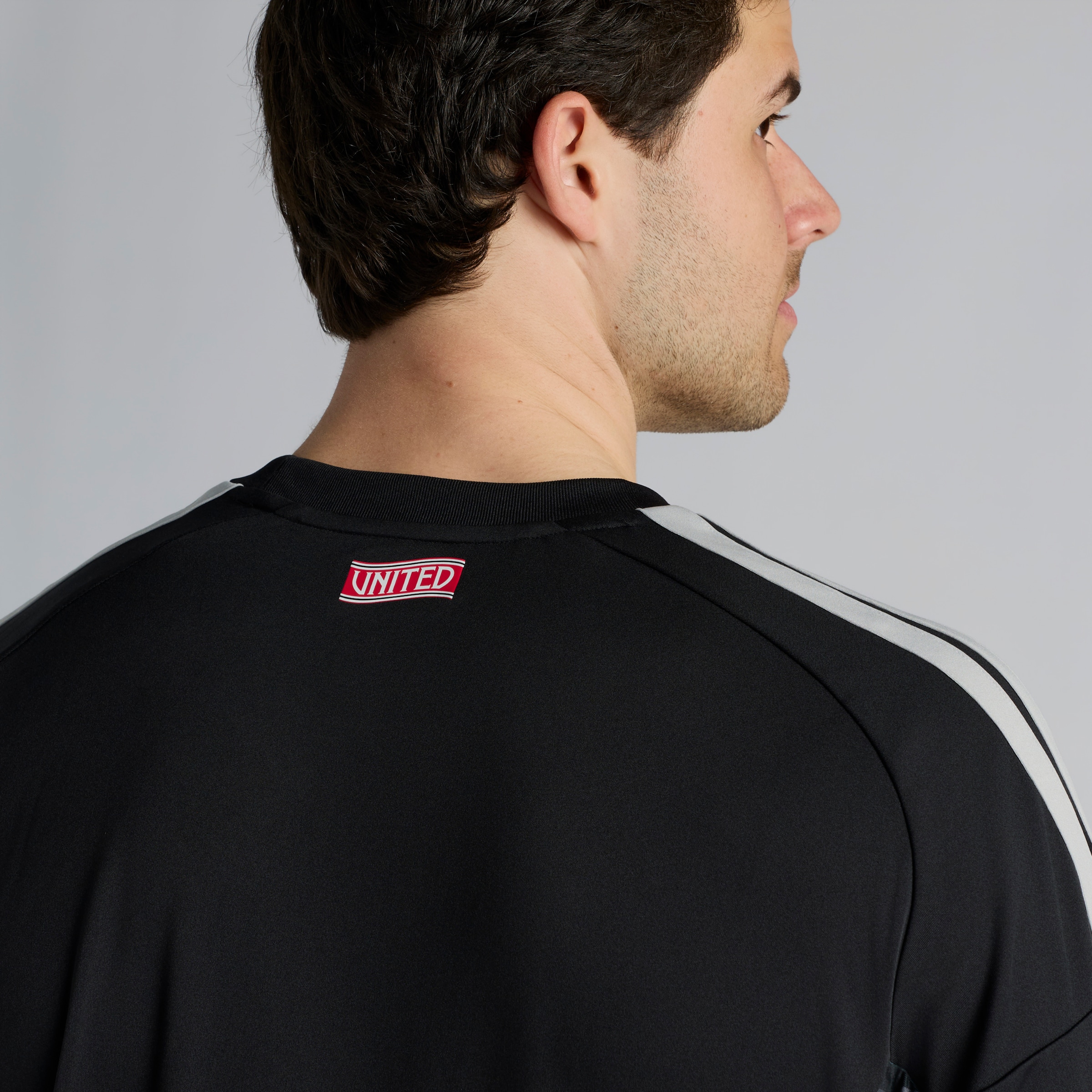 Manchester United 26/27 Home Goalkeeper Long Sleeve Jersey Black Black Detail [5-5]