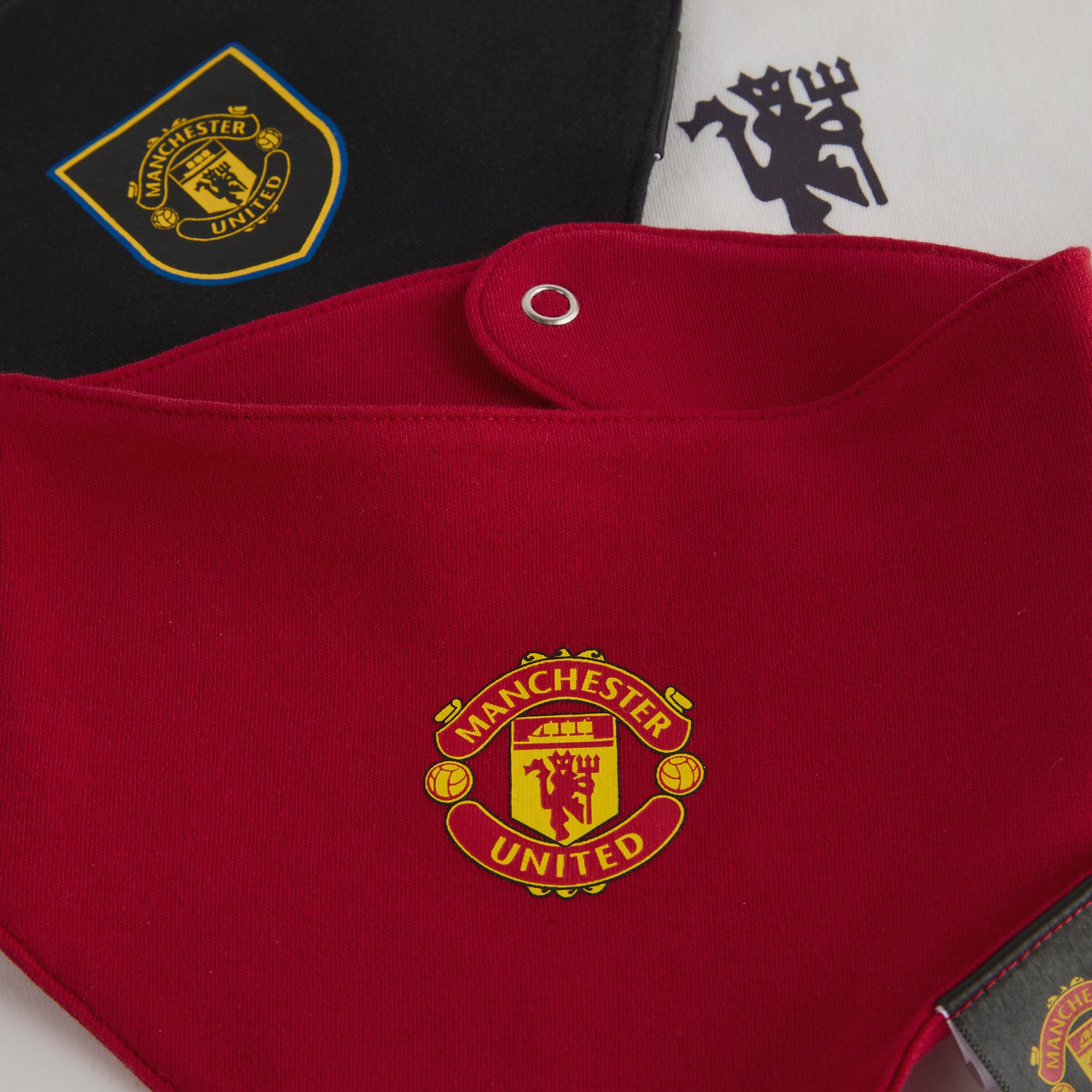 Manchester United Baby Kit Bibs 3 Pack Multi Multicolore Détail [4-4]