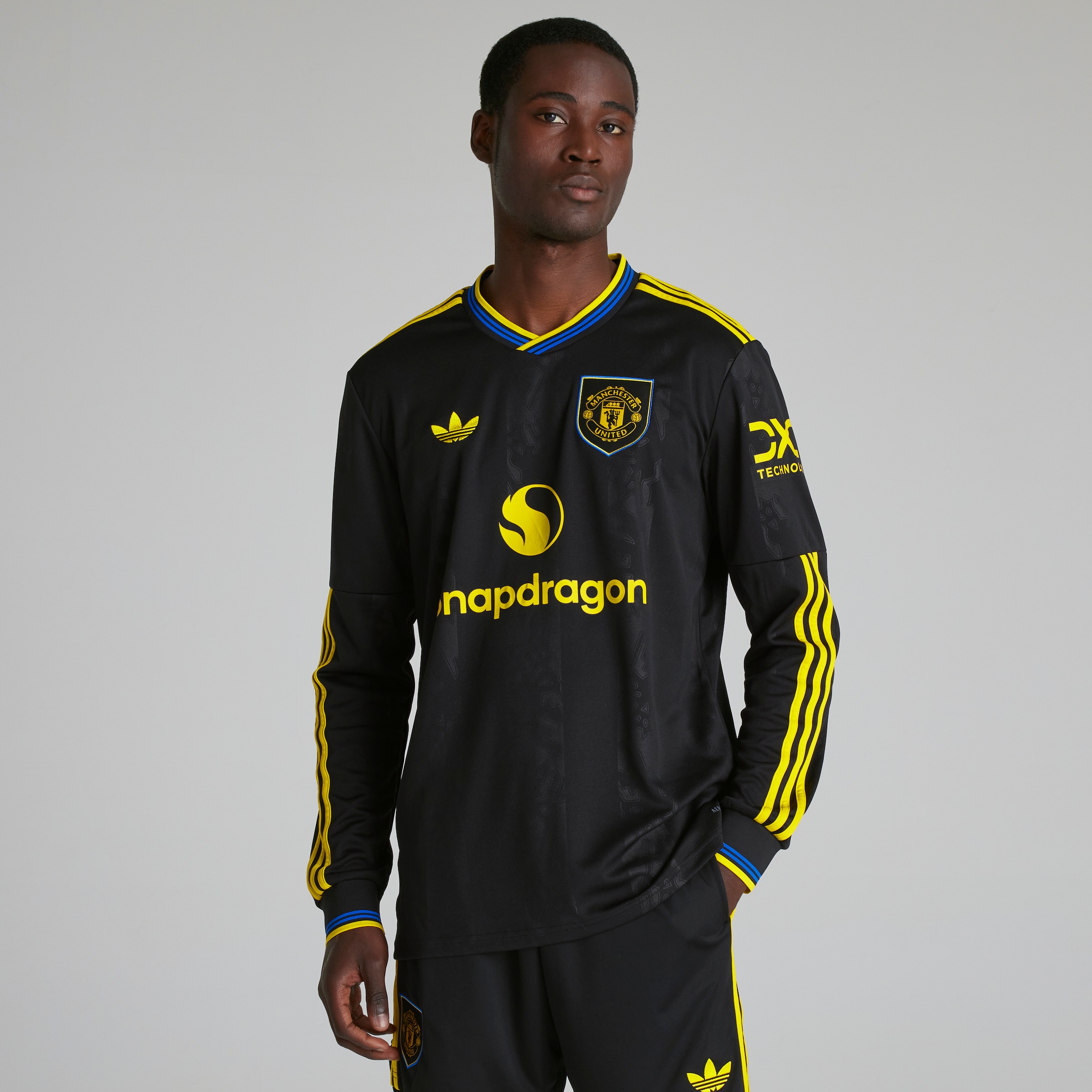 Buy Manchester United 24/25 Home Jersey with Hojlund 9 Cup