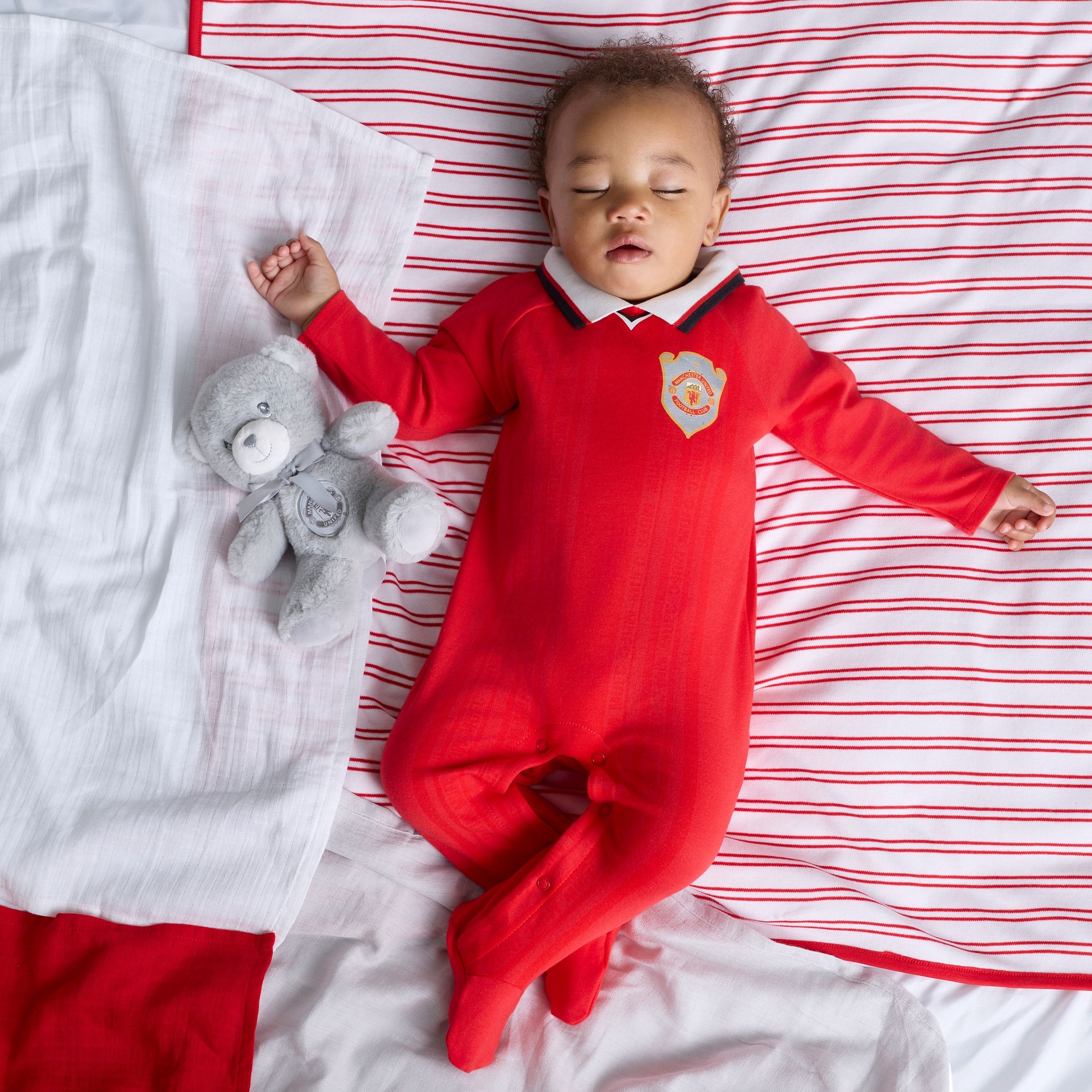 Manchester United Baby 1999 Retro Champions League Sleepsuit Red Red Detail [3-6]