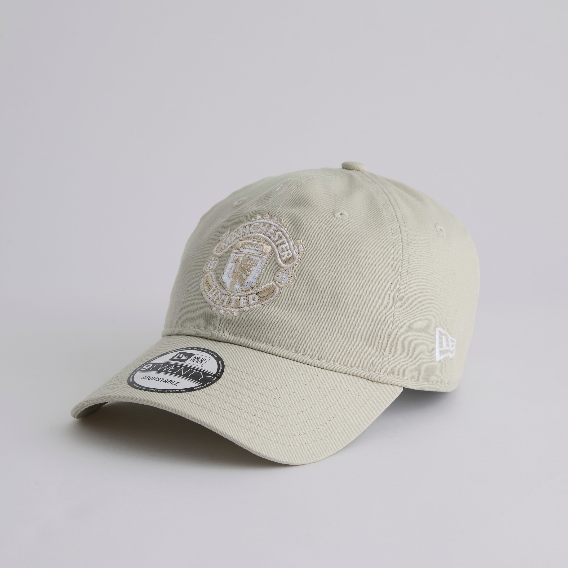 Manchester United x New Era 9Twenty Tonal Cap Stone Beige Detail [3-5]
