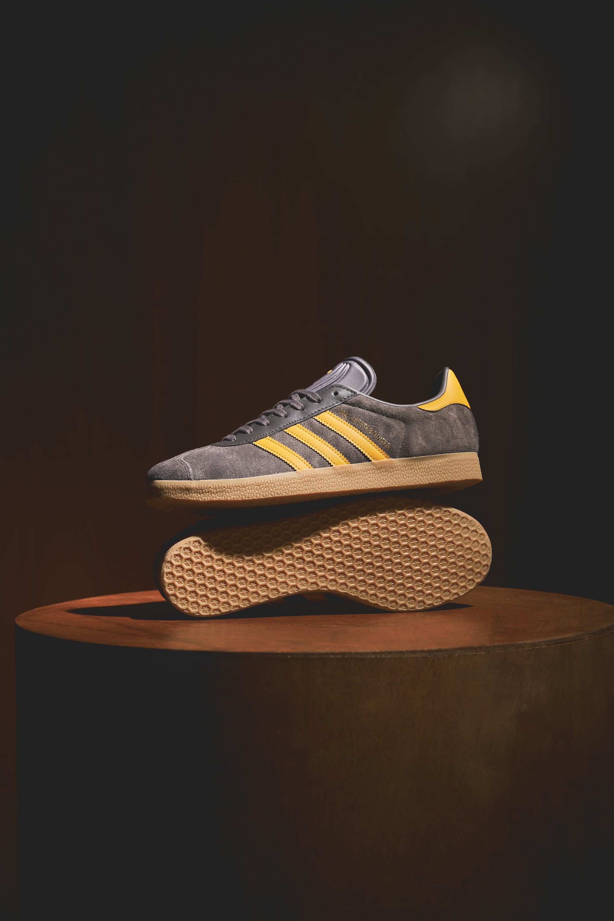 Manchester United x Adidas Gazelle Black Black Detail [6-6]