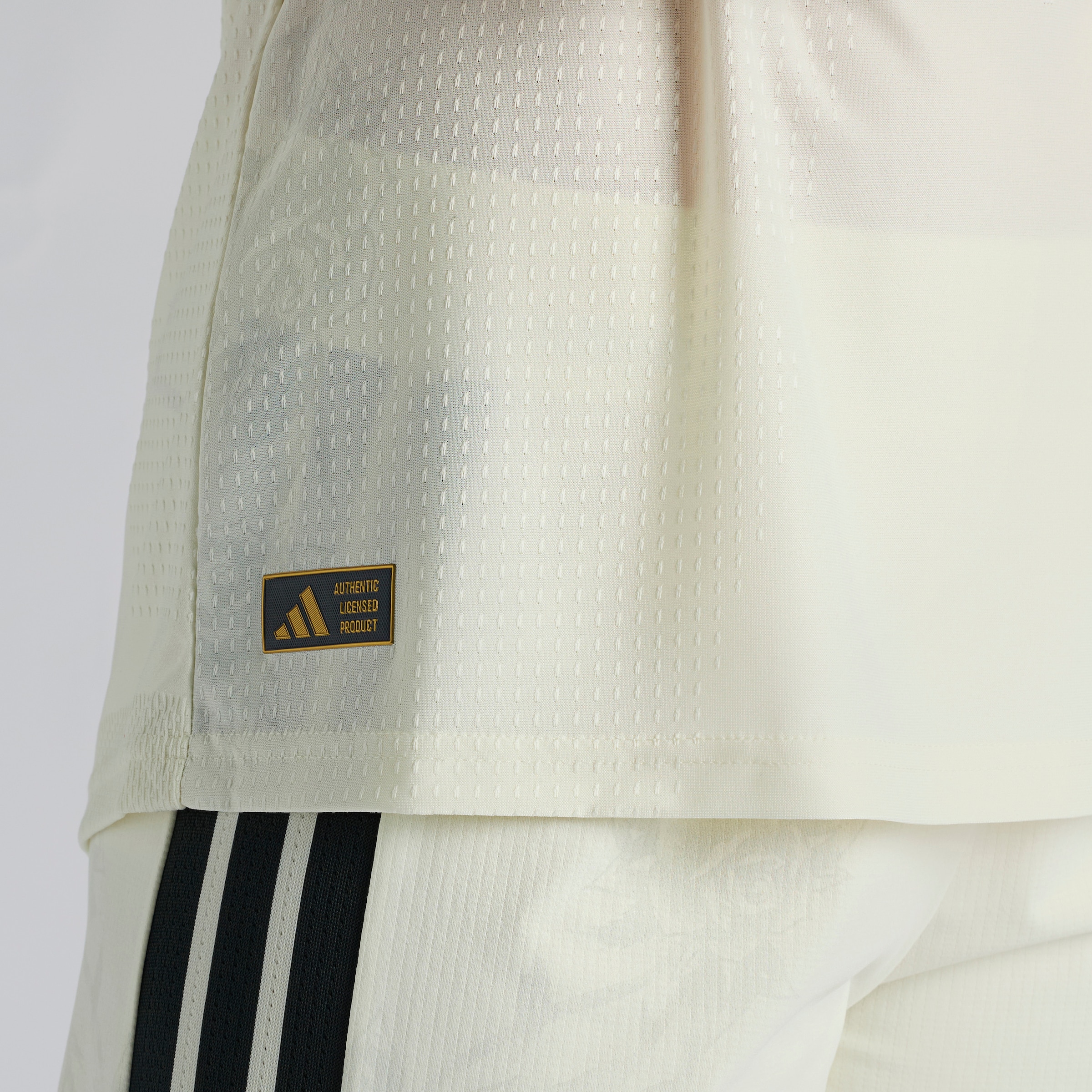 Manchester United Womens 26/27 Third Authentic Jersey Beige Detail [5-6]