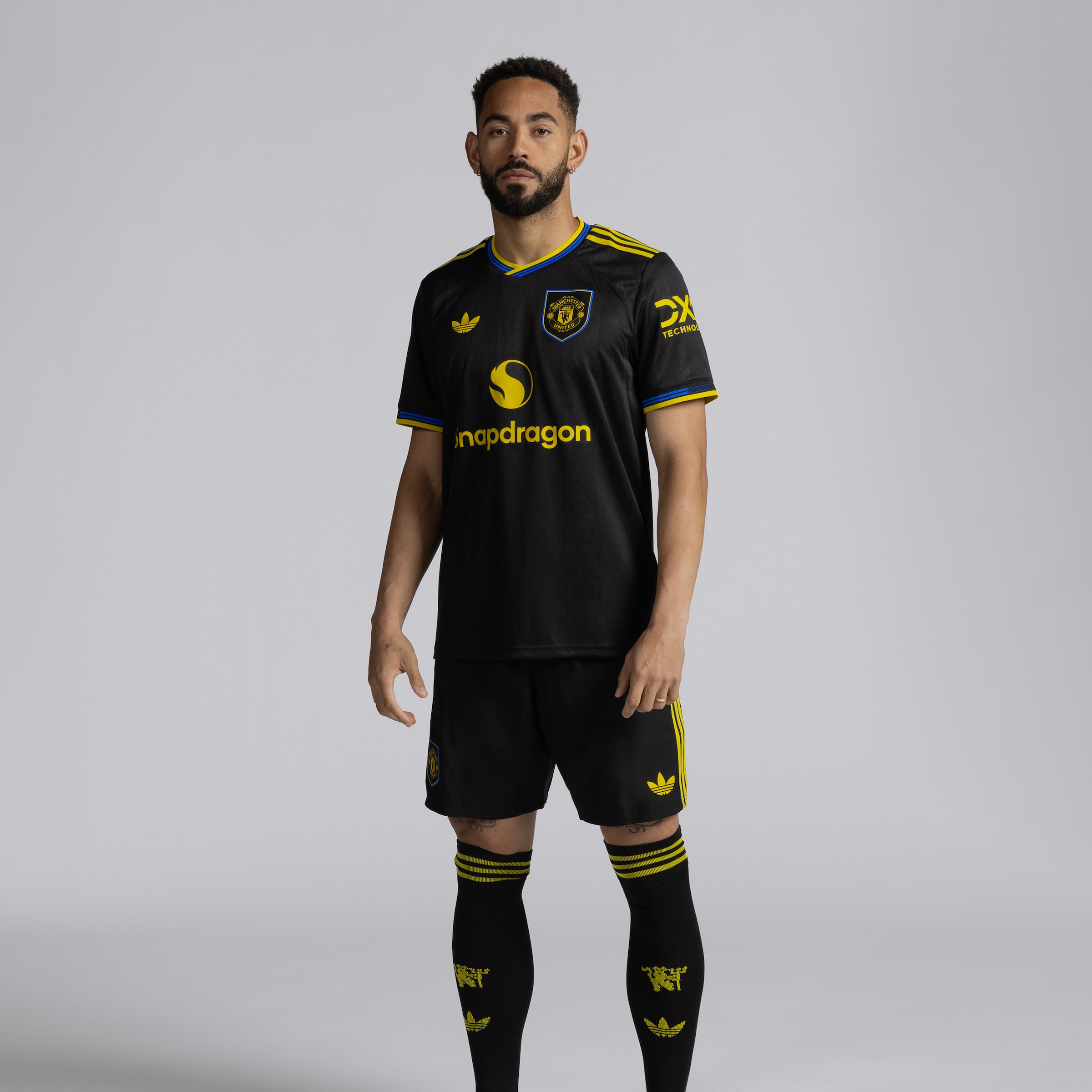 Manchester United 25/26 Third Jersey Negro Detalle [3-5]