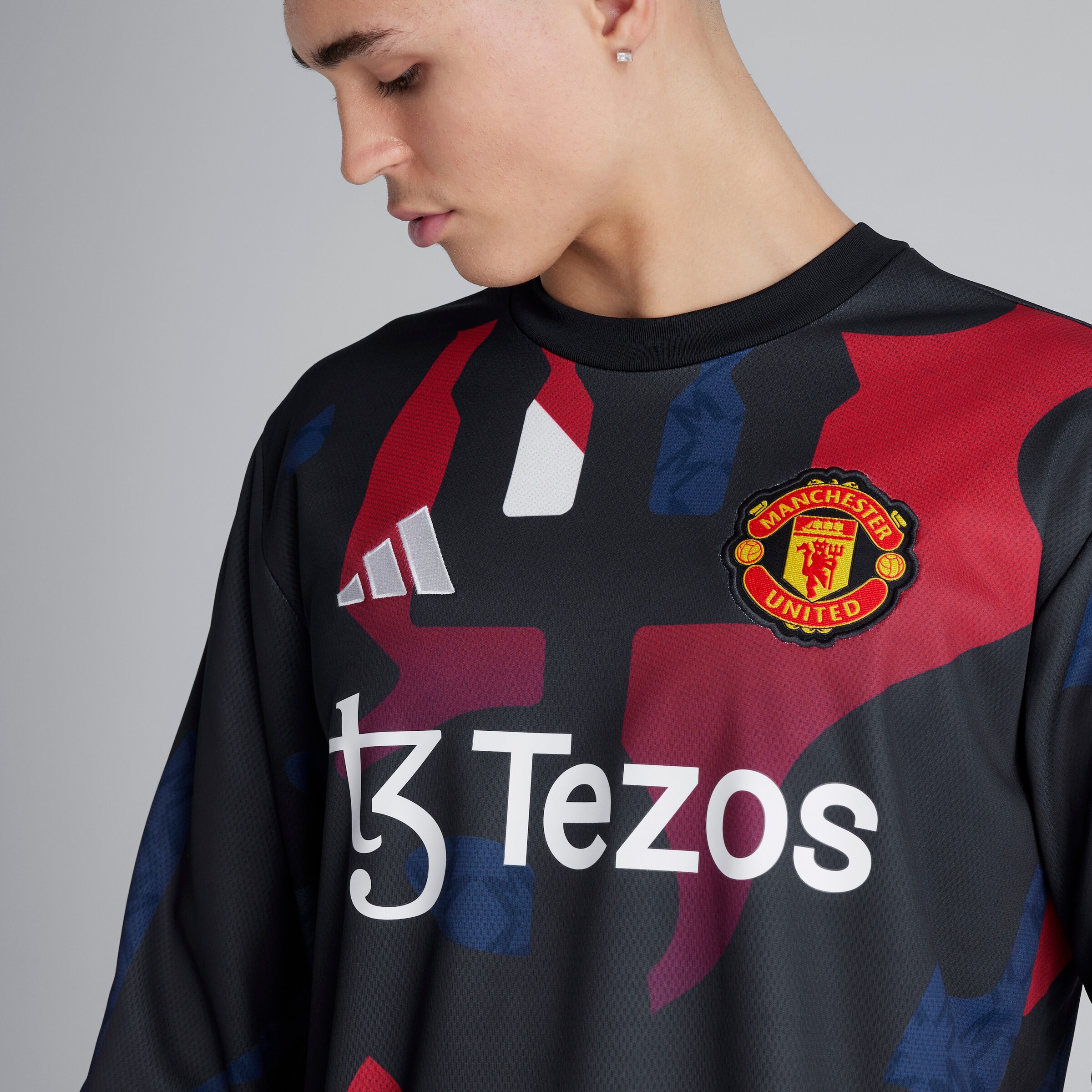 Manchester United Pre-Match Warm Top Black Multi Detail [4-5]