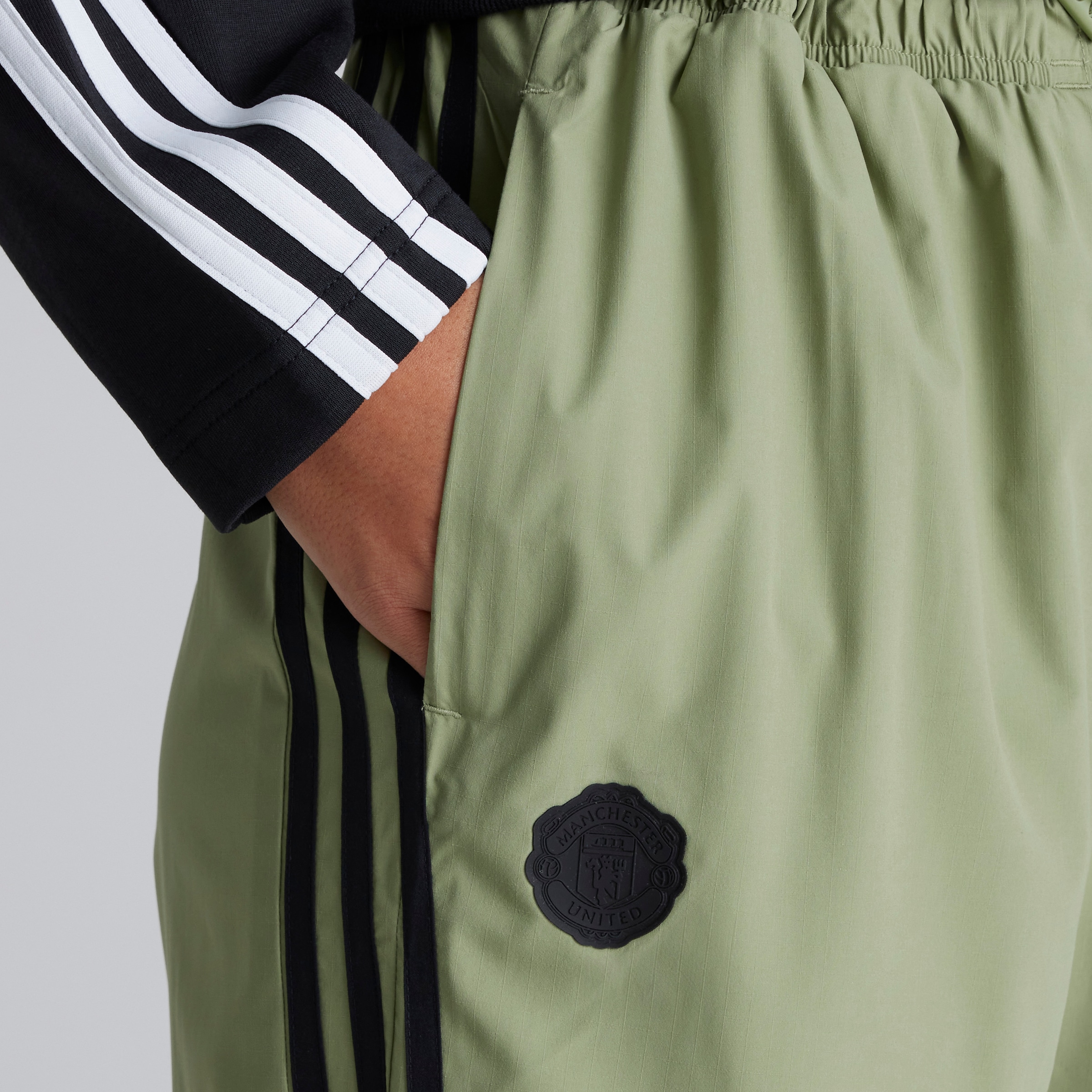 Manchester United x adidas Womens Future Icons 3-Stripes Tracksuit Bottoms Green Green Detail [3-5]