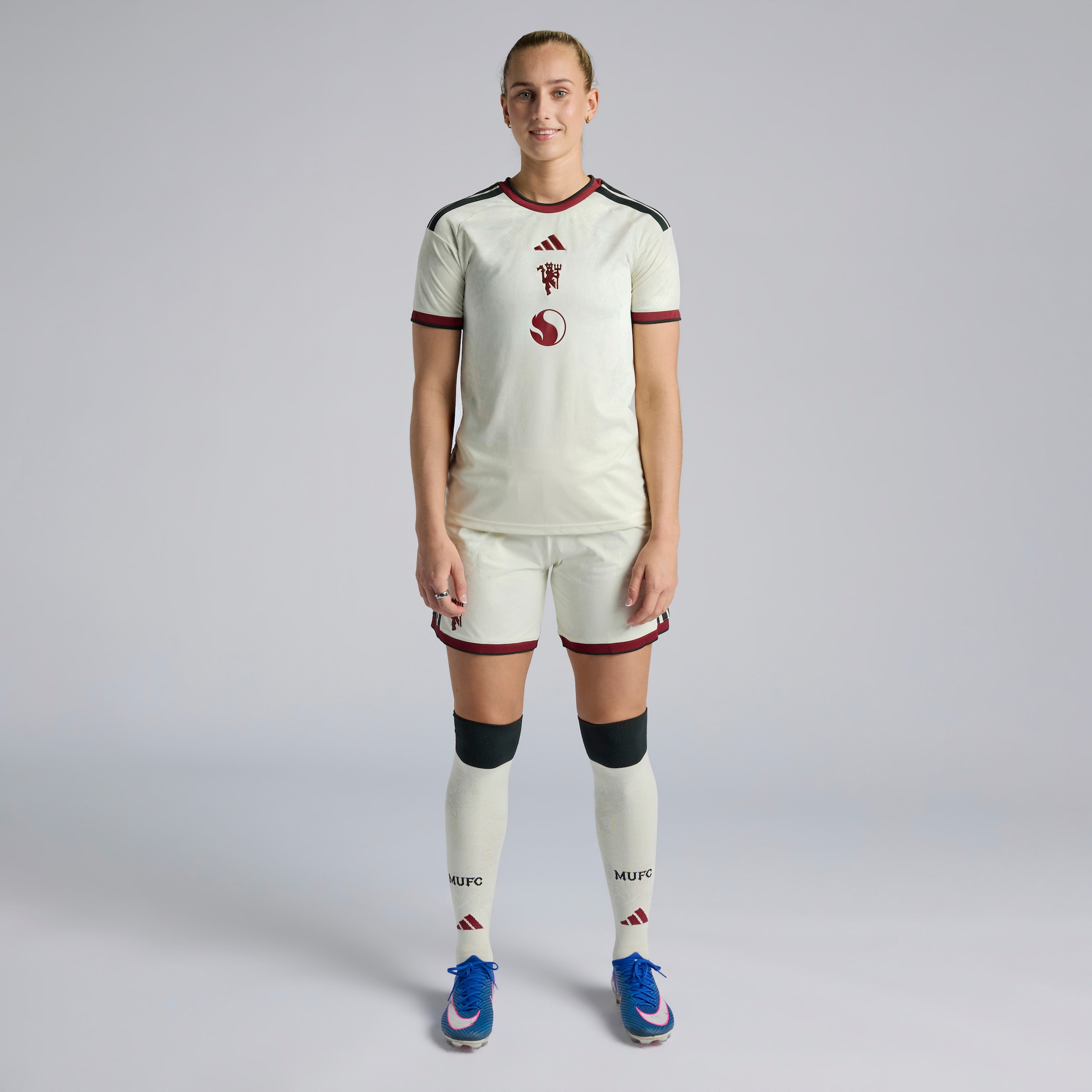 Manchester United 26/27 Womens Third Jersey Beige Beige Detail [3-6]
